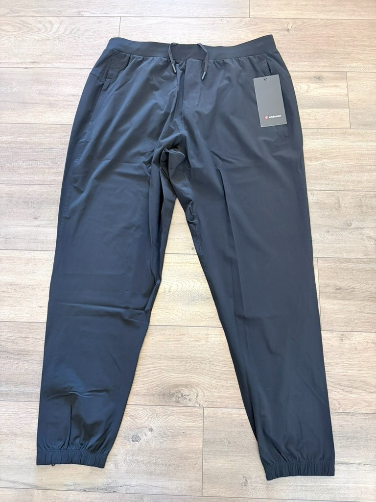 Lululemon Surge Jogger Mens XL Black Reflective Zipper Ankle Gym Casual Pants Lululemon Surge Jogger Mens XL Black Reflective Zipper Ankle Gym Casual Pants