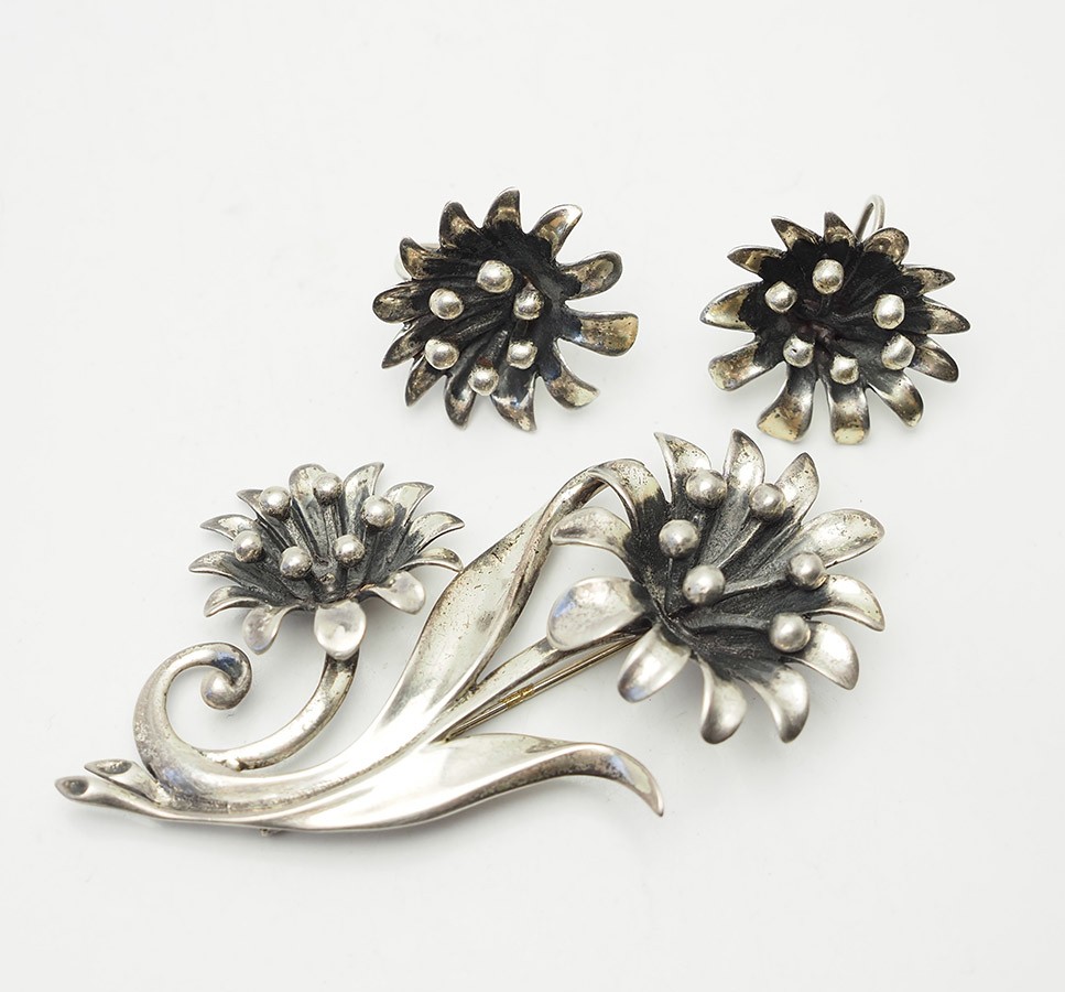 Antique 1930s Art Deco sterling silver flower brooch pin screw back earrings set Antique 1930s Art Deco sterling silver flower brooch pin screw back earrings set