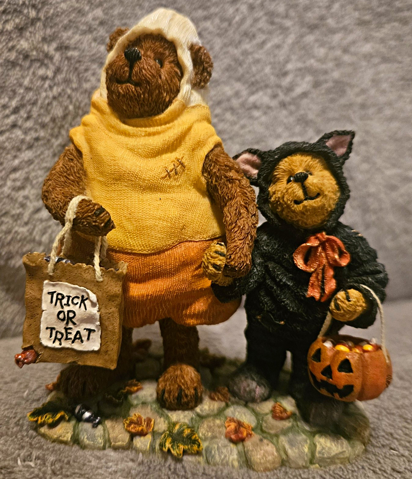 Boyds Bear Trick or Treat Candy B. Corn with Scaredy Bear 2003 Preowned Boyds Bear Trick or Treat Candy B. Corn with Scaredy Bear 2003 Preowned