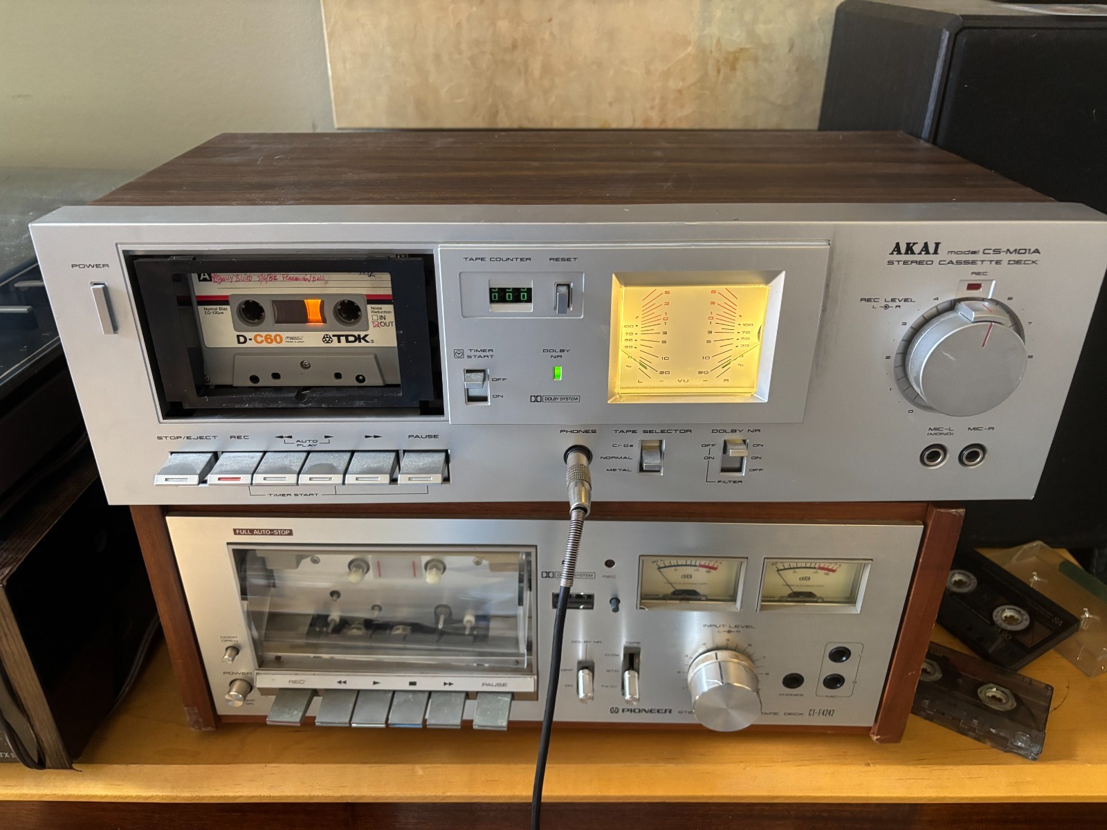 Vintage AKAI CS-M01A Stereo Cassette Deck Auto Reverse for PARTS OR FIX Vintage AKAI CS-M01A Stereo Cassette Deck Auto Reverse for PARTS OR FIX