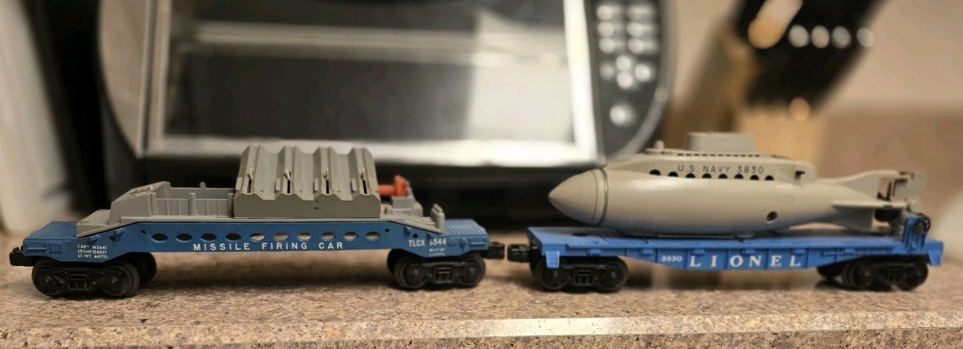 Vintage Postwar Lionel O Lot: 6544 Missile Firing Car & 3830 US Navy Submarine