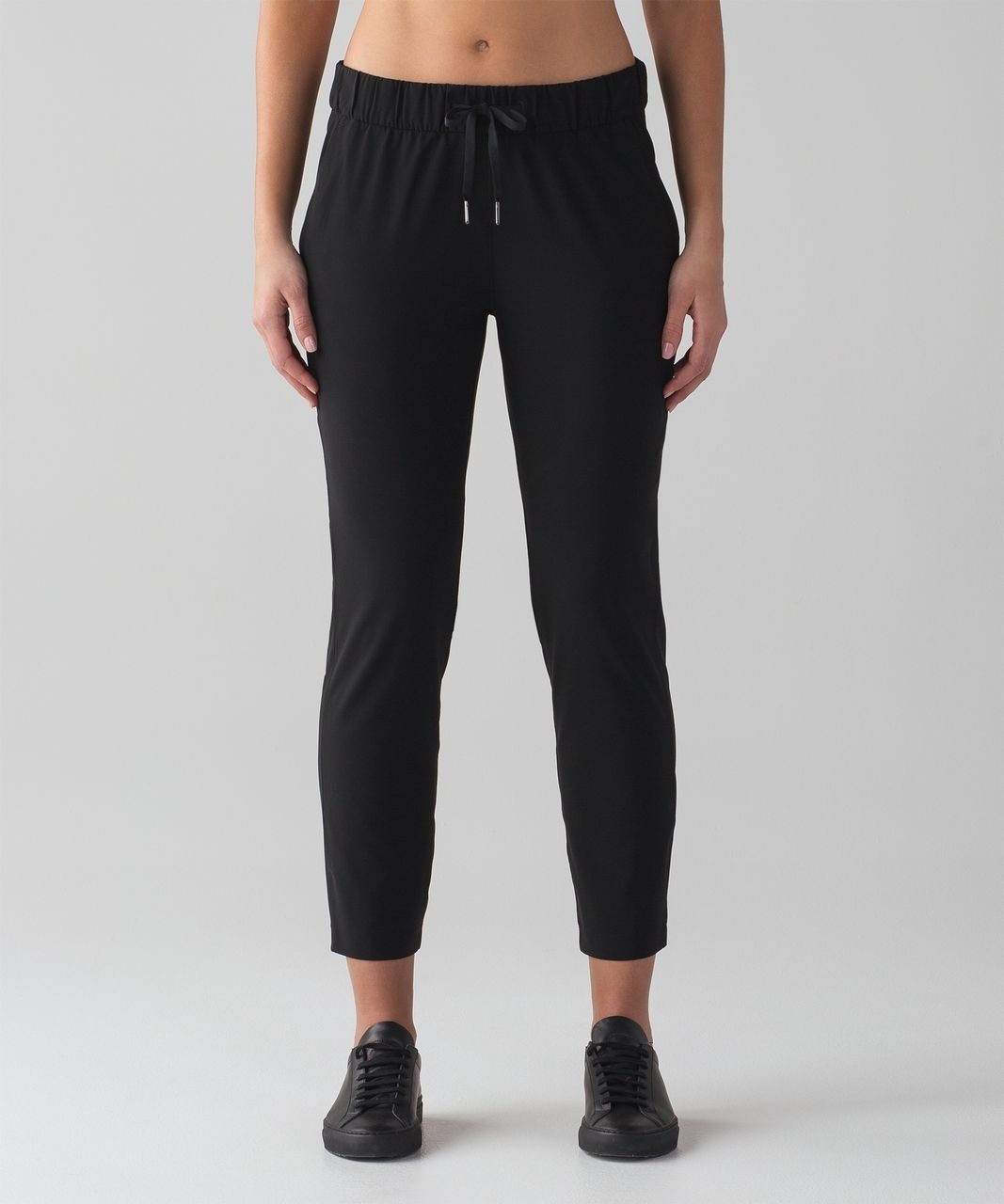 Lululemon Women\'s Size 2 On The Fly Black Pants Tapered Pull-On