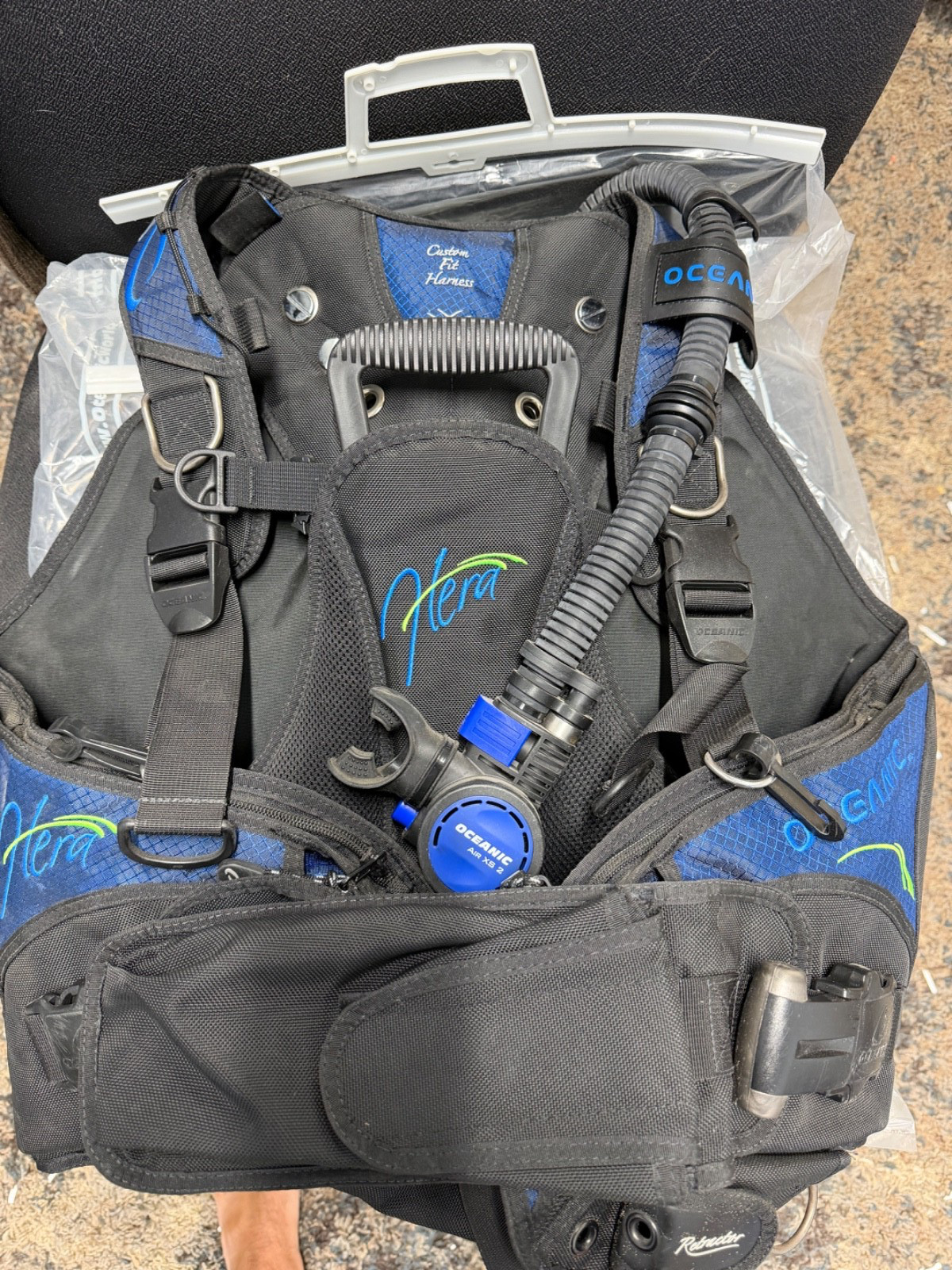 Scuba Oceanic Hera BC Size Large Very Good Condition Used Twice Ships Today