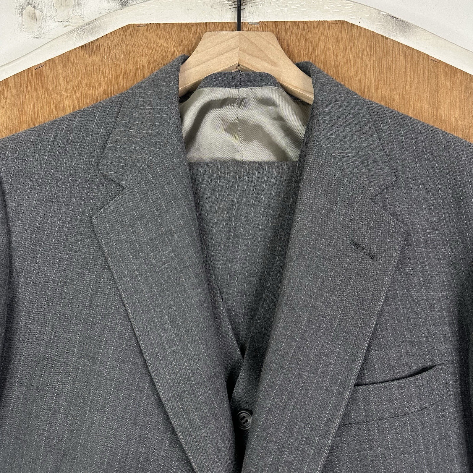 VTG Cricketeer Suit Mens 40R Gray Pinstripe 2 Buttton 3 Piece Vest Pants 32x33 VTG Cricketeer Suit Mens 40R Gray Pinstripe 2 Buttton 3 Piece Vest Pants 32x33