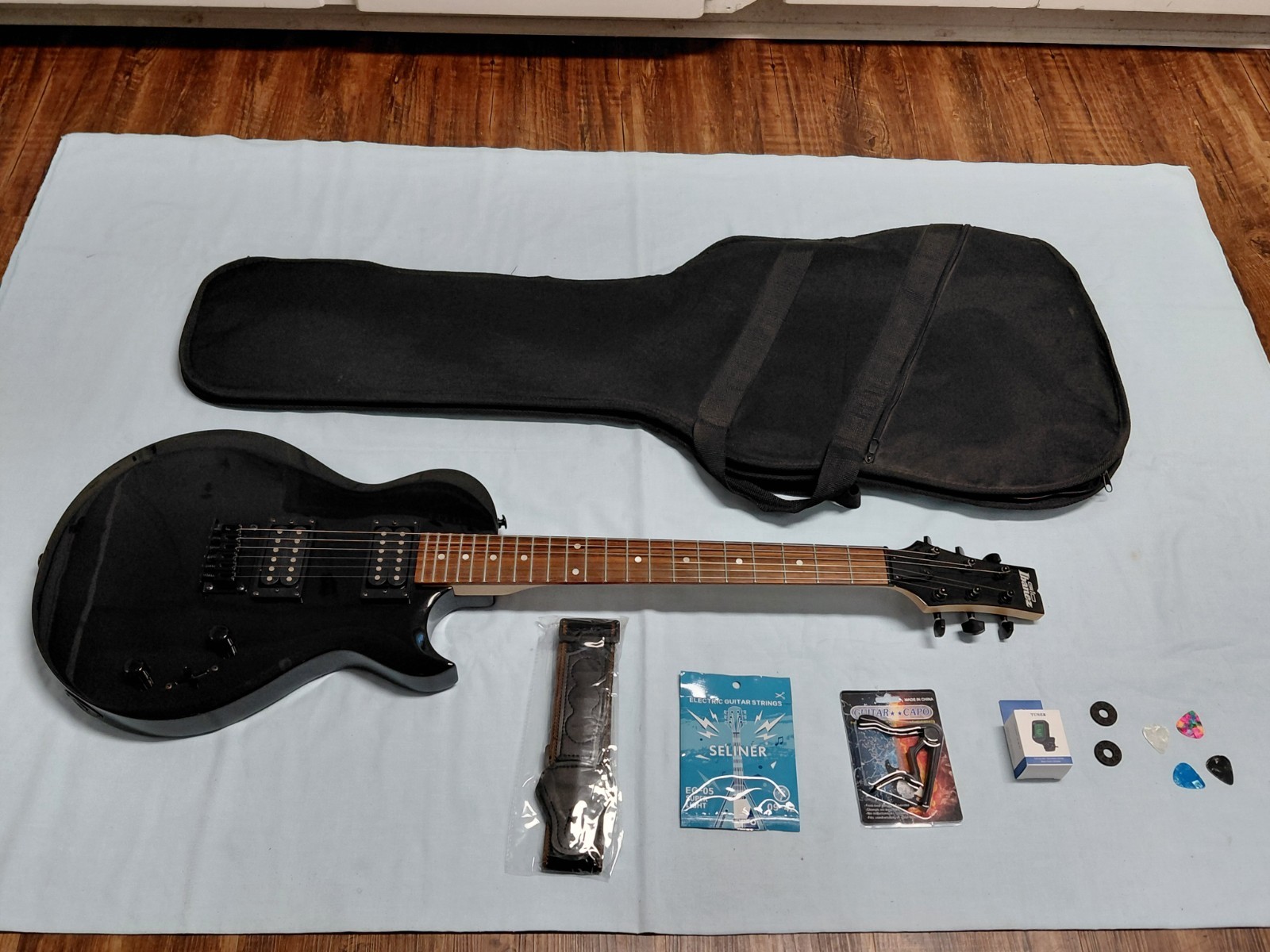 Ibanez GIO GAX30 Solid Electric Guitar Black - Custom Upgrade - Near Mint Cond. Ibanez GIO GAX30 Solid Electric Guitar Black - Custom Upgrade - Near Mint Cond.