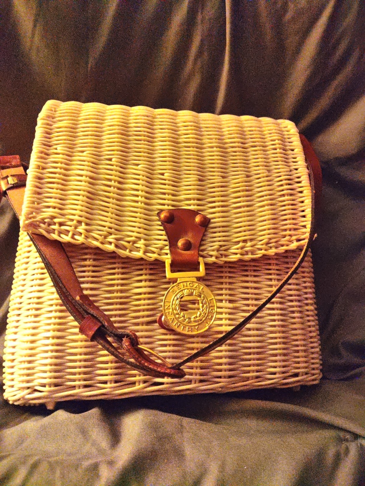 Vintage Lesco Lona Purse with Bengal Light Infantry Replica Medallion Clasp Vintage Lesco Lona Purse with Bengal Light Infantry Replica Medallion Clasp