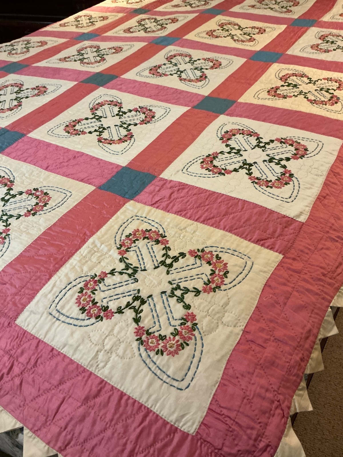 VTG Mid-Century Embroidered Quilt Prairie Point Edge Hand Quilt 64x78 EXCELLENT VTG Mid-Century Embroidered Quilt Prairie Point Edge Hand Quilt 64x78 EXCELLENT