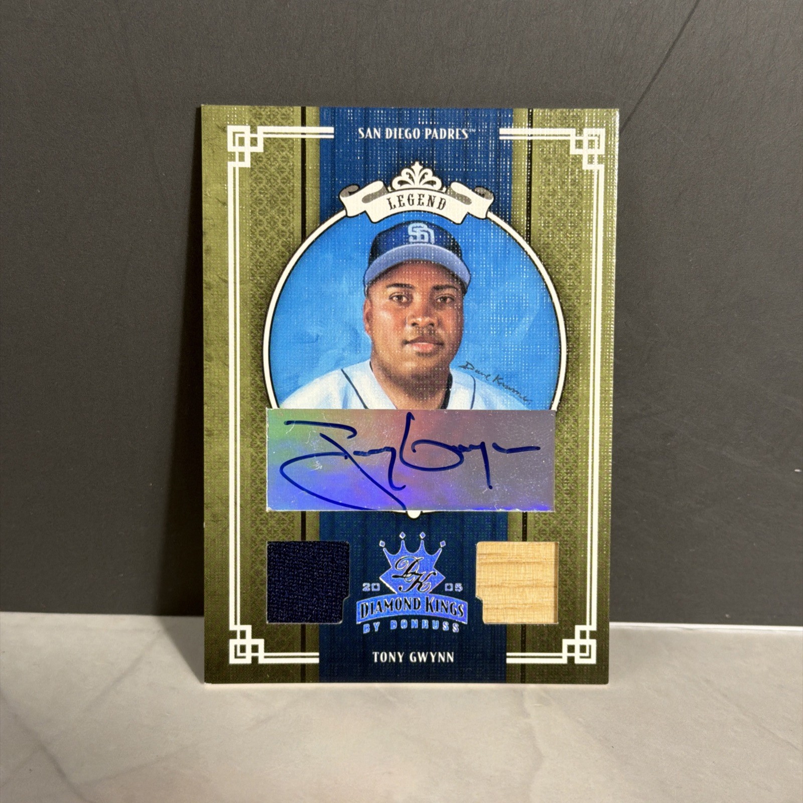 2005 Donruss Diamond Kings Tony Gwynn Padres HOF GU Jersey Bat AUTO 16/25 2005 Donruss Diamond Kings Tony Gwynn Padres HOF GU Jersey Bat AUTO 16/25