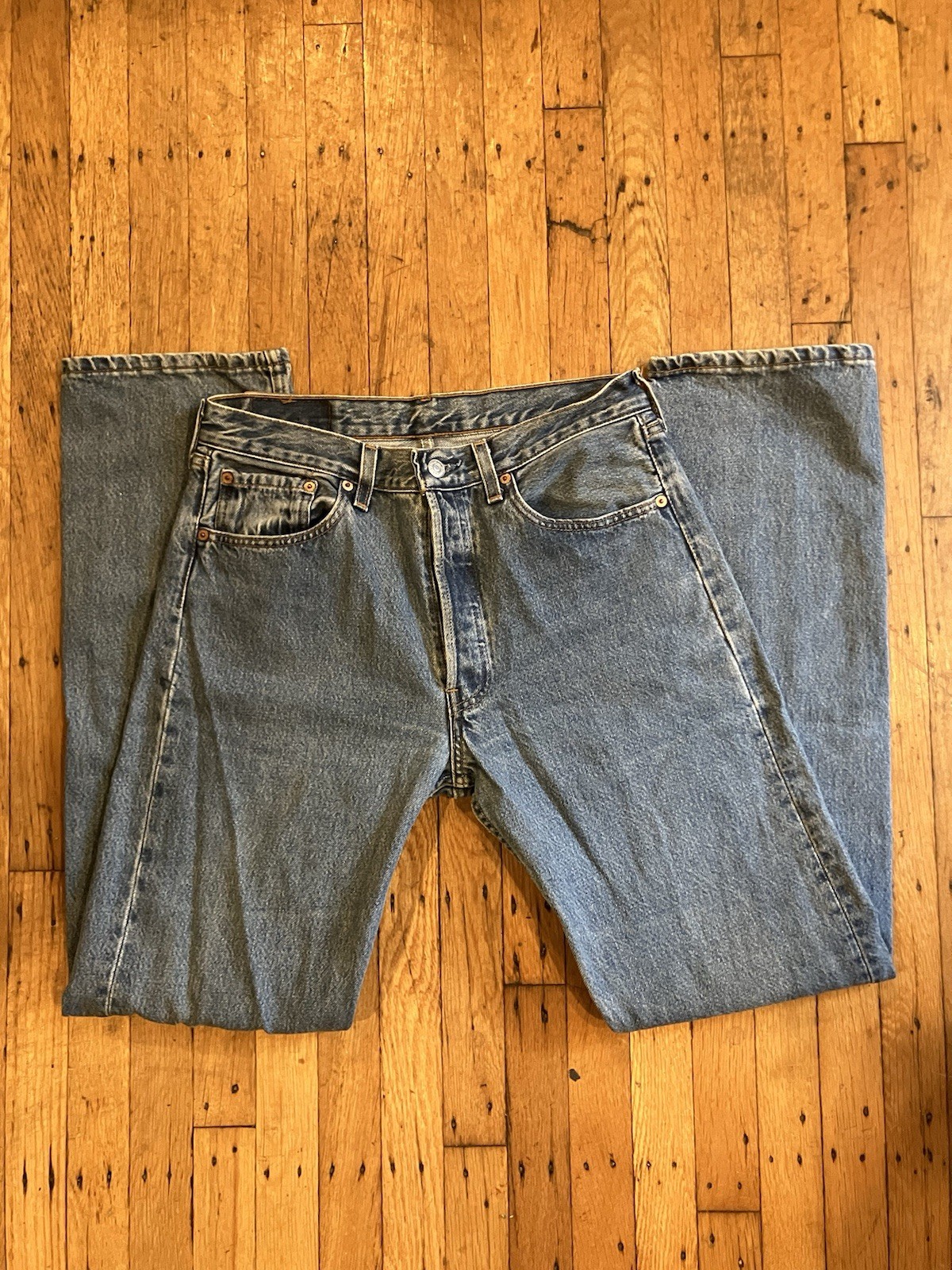 Vintage Levi\'s 501 Men\'s Blue Jeans Button Fly Straight Leg Medium Wash USA made