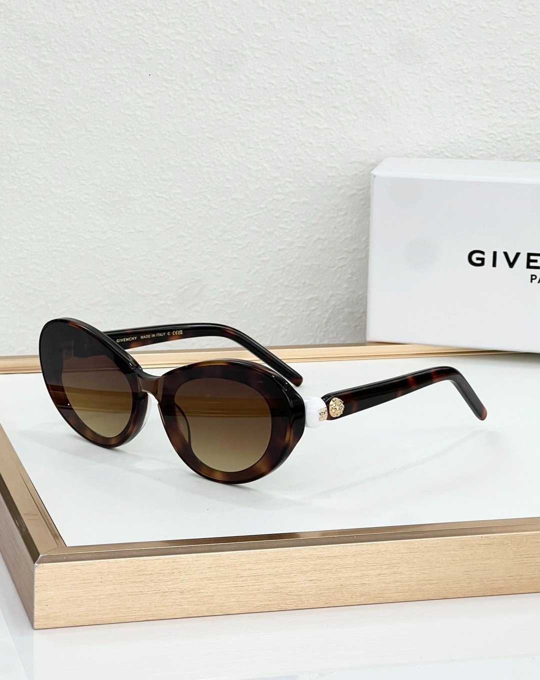 Givenchy GV60017U Sunglasses 51-22-142 Retro Oval Tortoise Shell Gradient Lens Givenchy GV60017U Sunglasses 51-22-142 Retro Oval Tortoise Shell Gradient Lens