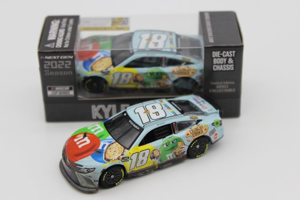NASCAR 2022 KYLE BUSCH #18 BRISTOL DIRT RACE WIN COOKIE CRUNCH M&MS 1/64 CAR NASCAR 2022 KYLE BUSCH #18 BRISTOL DIRT RACE WIN COOKIE CRUNCH M&MS 1/64 CAR