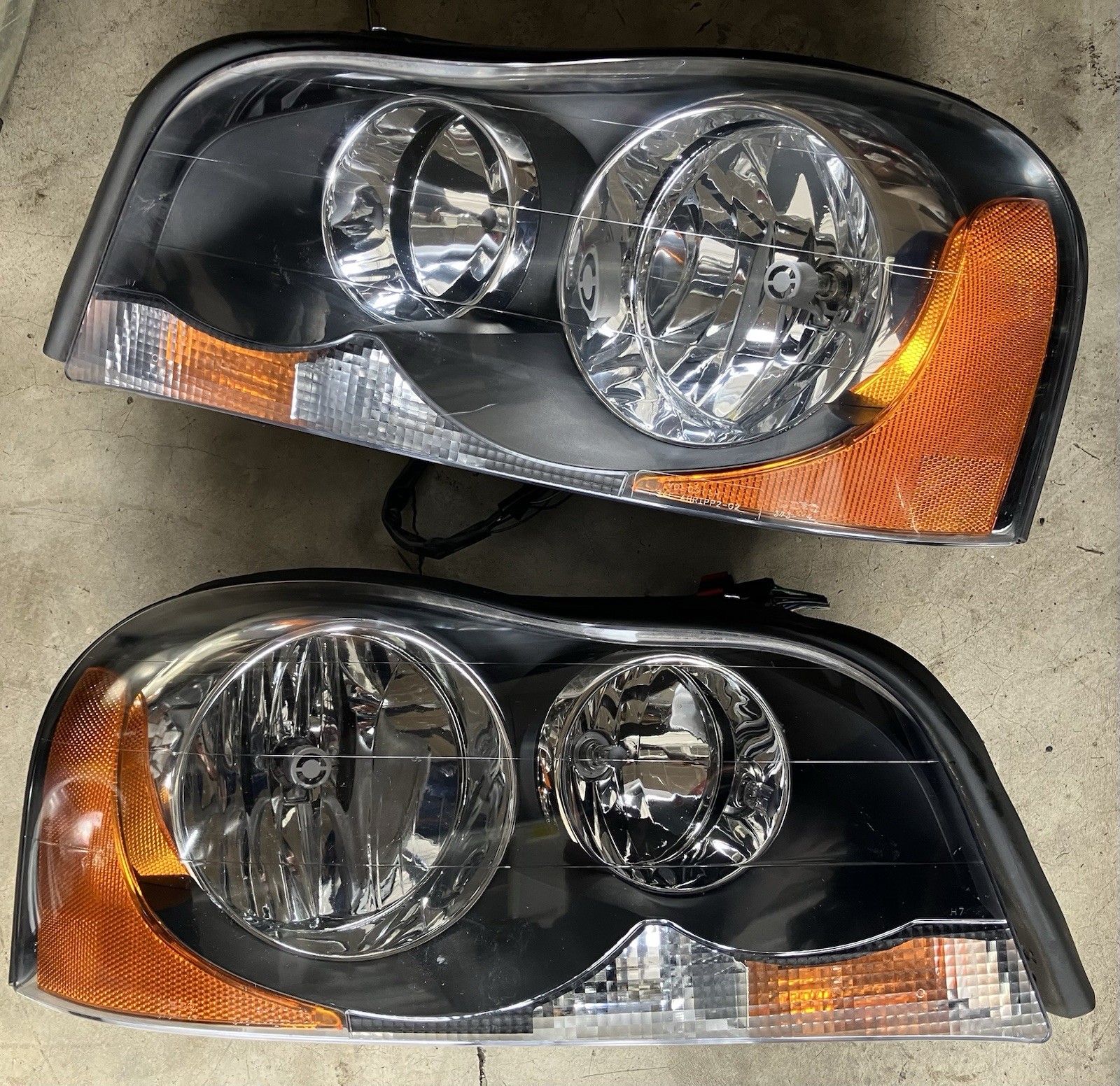2Pcs DEPO Halogen Headlights 03-14 Volvo XC90 Black Housing Clear Lens