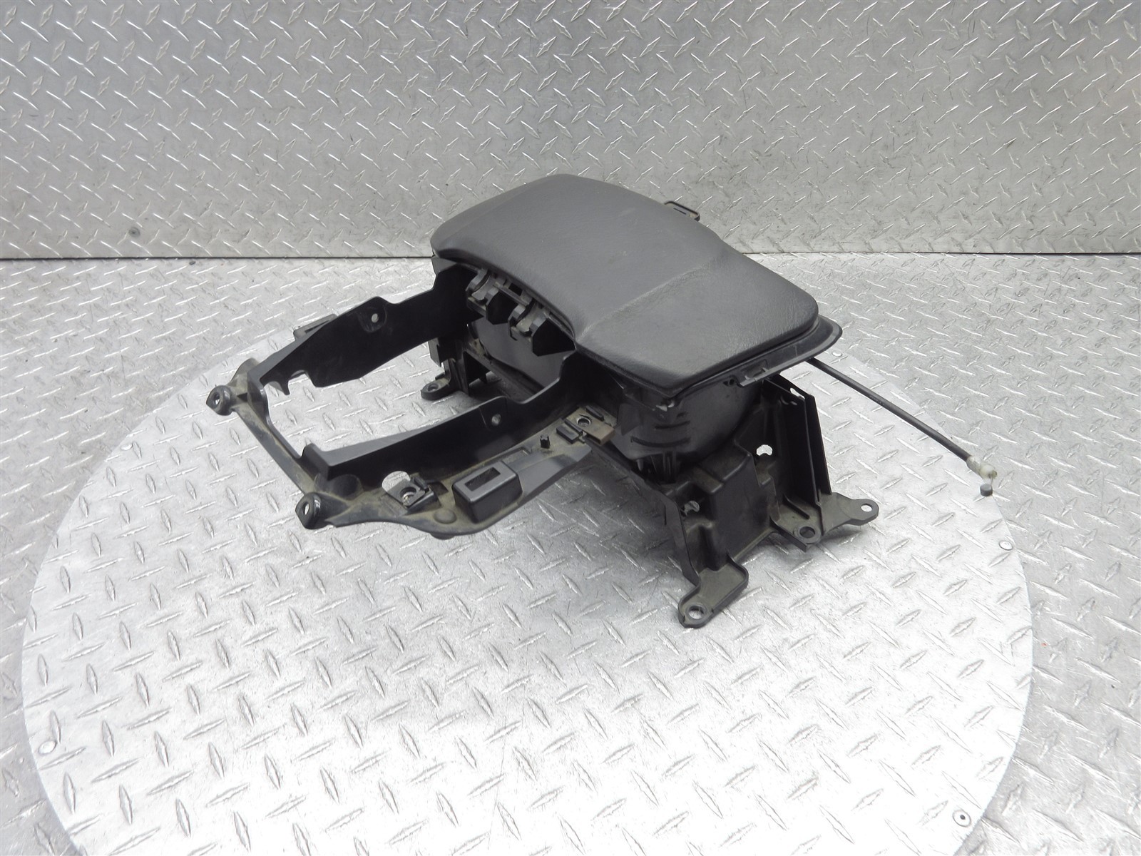 2015 12-17 Honda GL1800 Goldwing Center Console Cover Fairing Bracket Glove Box