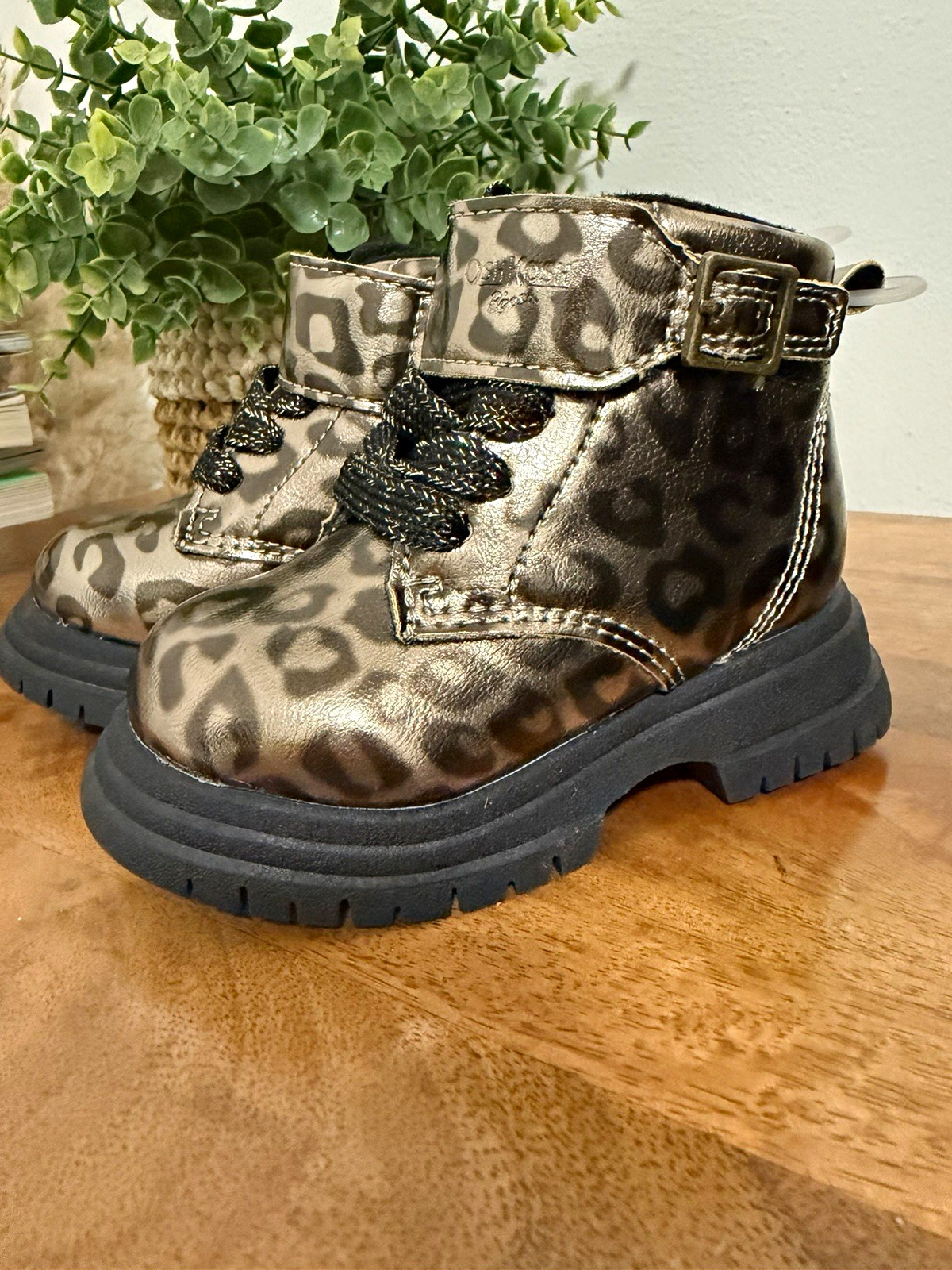OshKosh B\'gosh Toddler Girl Nova Metallic Leopard Print Combat Boots Size 4 NWT OshKosh B\'gosh Toddler Girl Nova Metallic Leopard Print Combat Boots Size 4 NWT