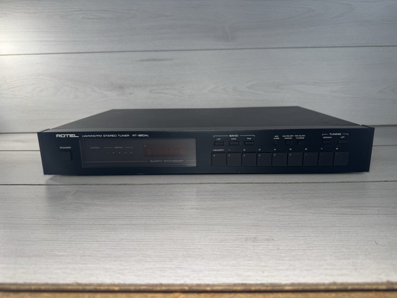 ROTEL RT-850AL  LW\\MW/FM TUNER.  High-end Vintage Stereo Radio Tuner, In Black