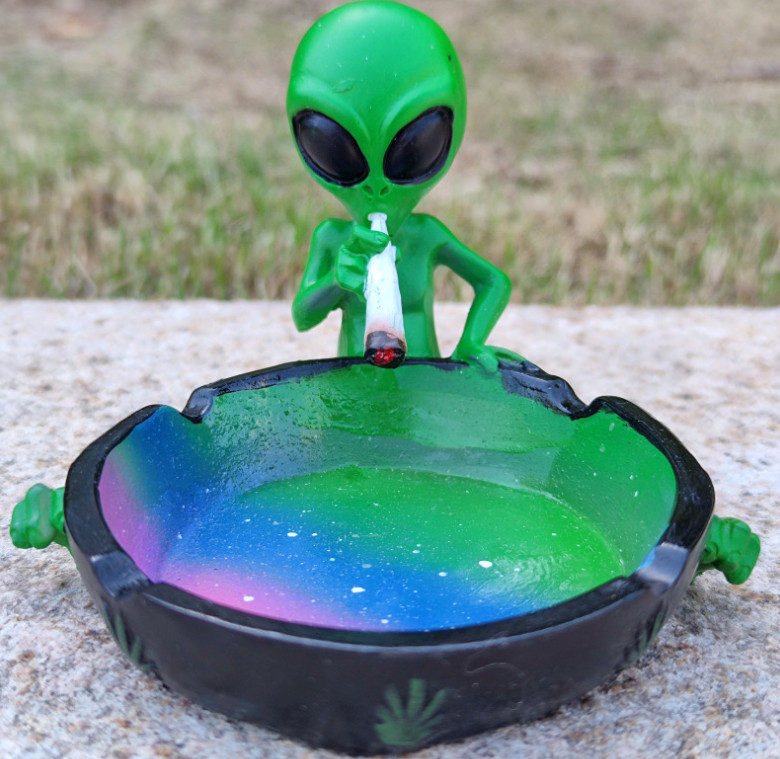 Ceramic Smoking Alien Ashtray Ash Catcher Perfect Gifts for Smoker Friends Ceramic Smoking Alien Ashtray Ash Catcher Perfect Gifts for Smoker Friends