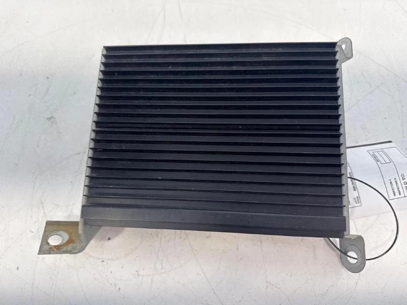 2016-2020 Honda Pilot Radio Amplifier RH Kick Panel ID 39186TG7A01 2016-2020 Honda Pilot Radio Amplifier RH Kick Panel ID 39186TG7A01