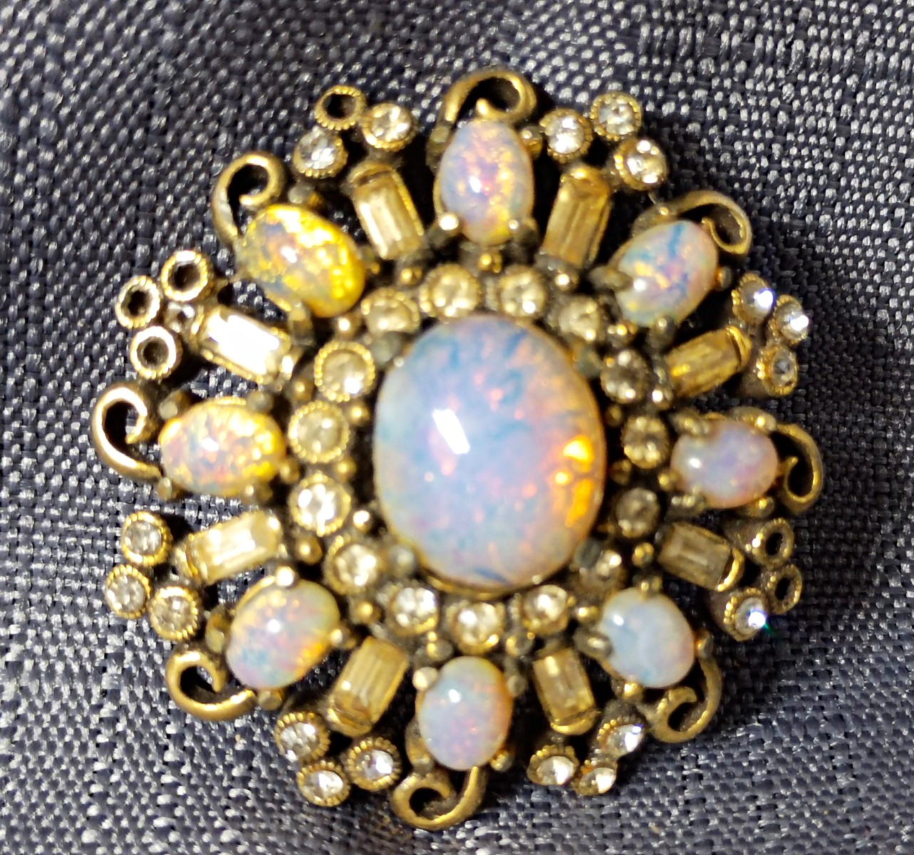 Hollycraft Signed Retro Round Gold-Tone Prong Set Opal Cabochon Brooch