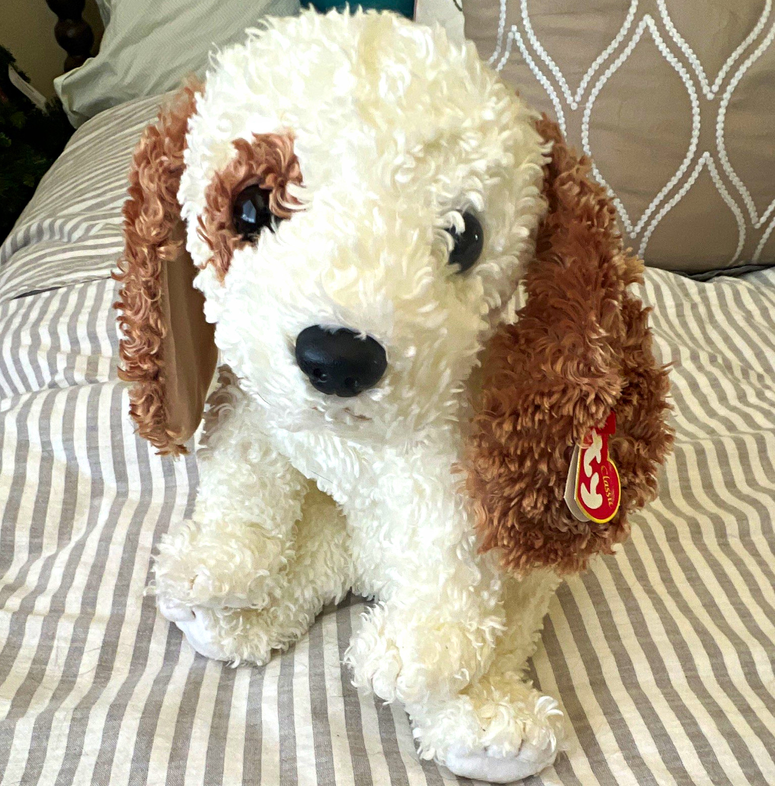 Ty Classic Dog Plush Beanbag Stuffed Animal White & Brown w/ Hang Tag 2002 Ty Classic Dog Plush Beanbag Stuffed Animal White & Brown w/ Hang Tag 2002