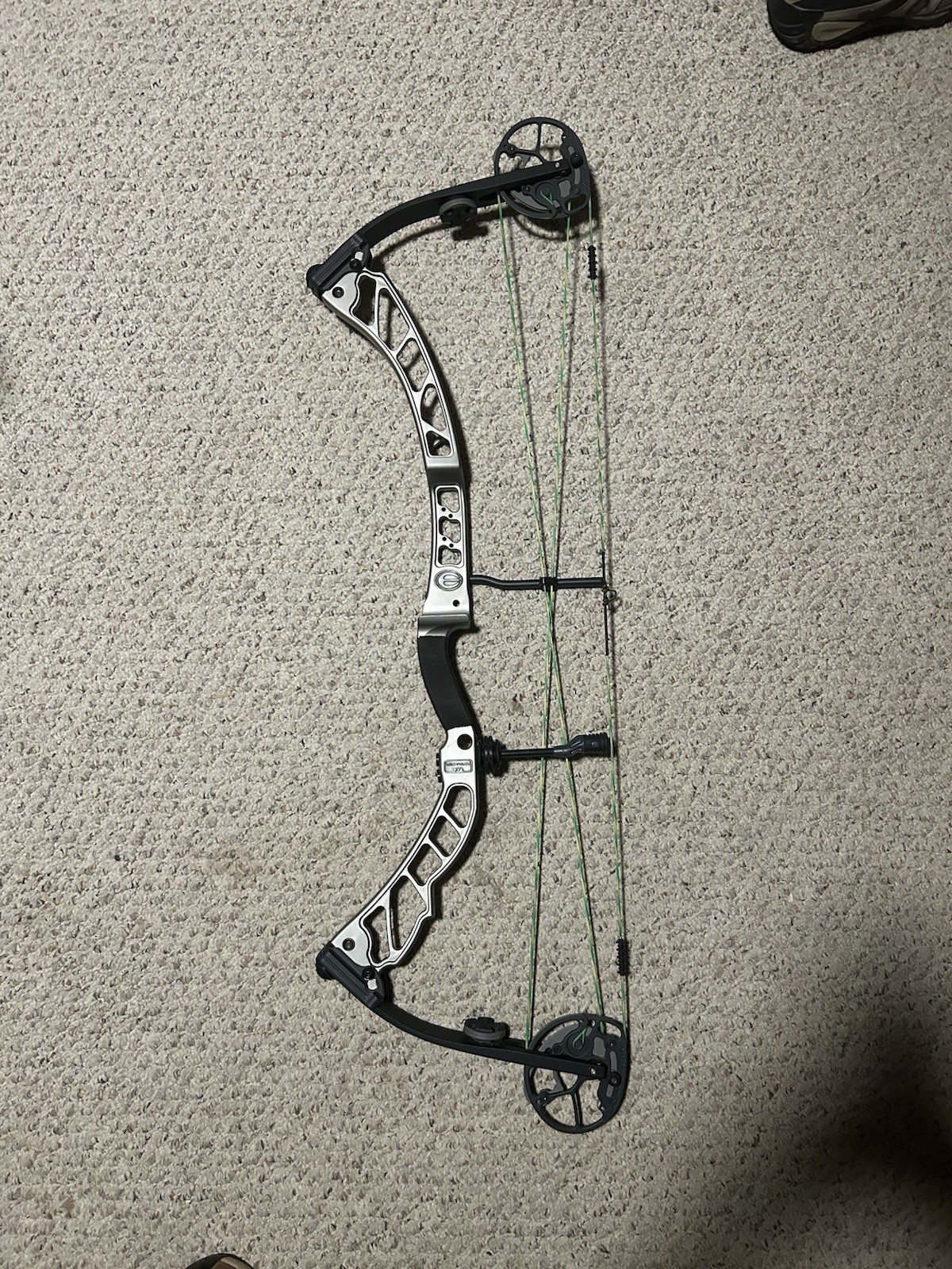 Elite Victory 37 RH Compound Bow 60# Elite Victory 37 RH Compound Bow 60#