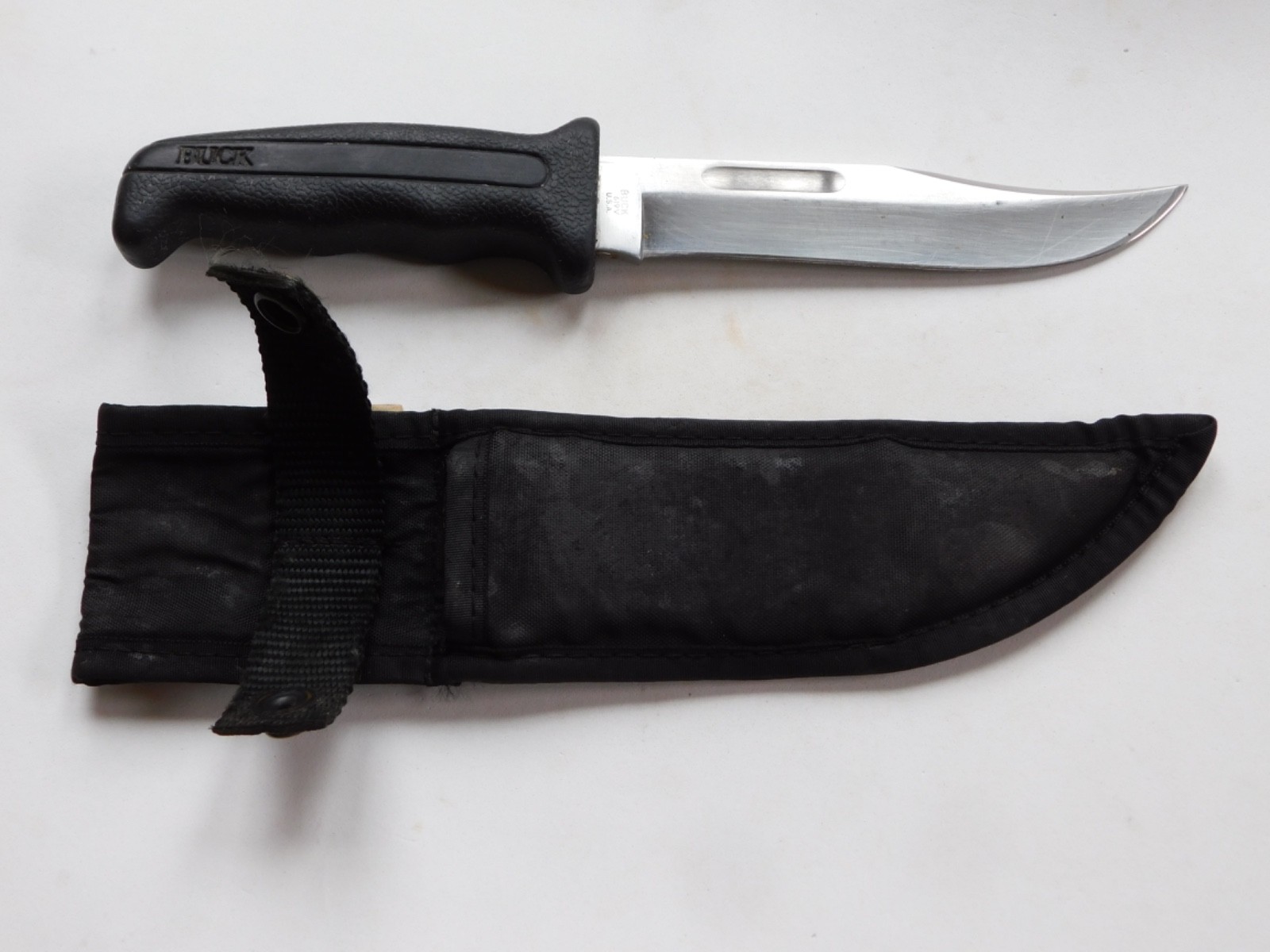 Buck 619V Fixed Black Hunting Knife With Sheath Rubber Handle Buck USA Buck 619V Fixed Black Hunting Knife With Sheath Rubber Handle Buck USA