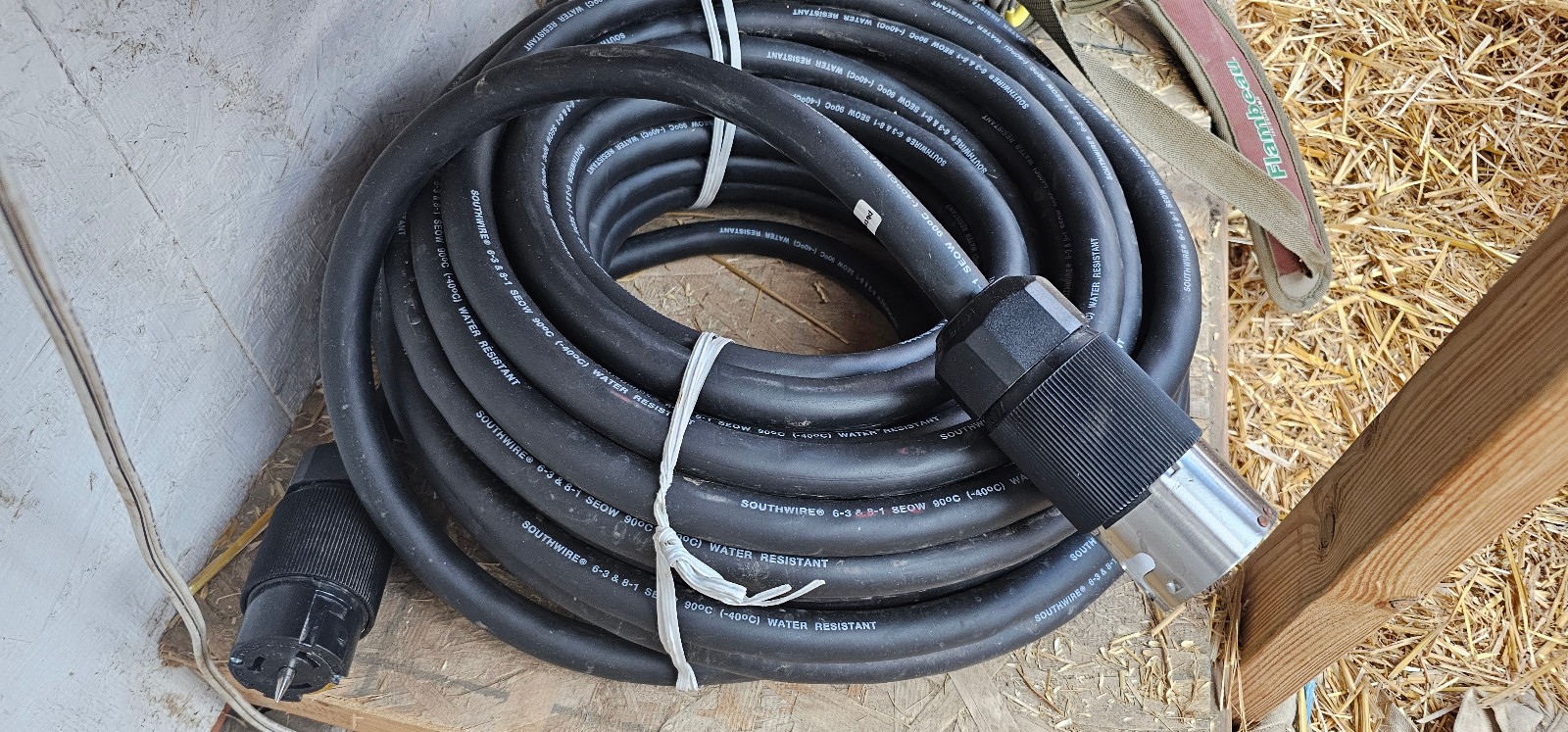 Southwire 19190008 100ft 50A 6/3 & 8/1 Power Extension Cord Southwire 19190008 100ft 50A 6/3 & 8/1 Power Extension Cord