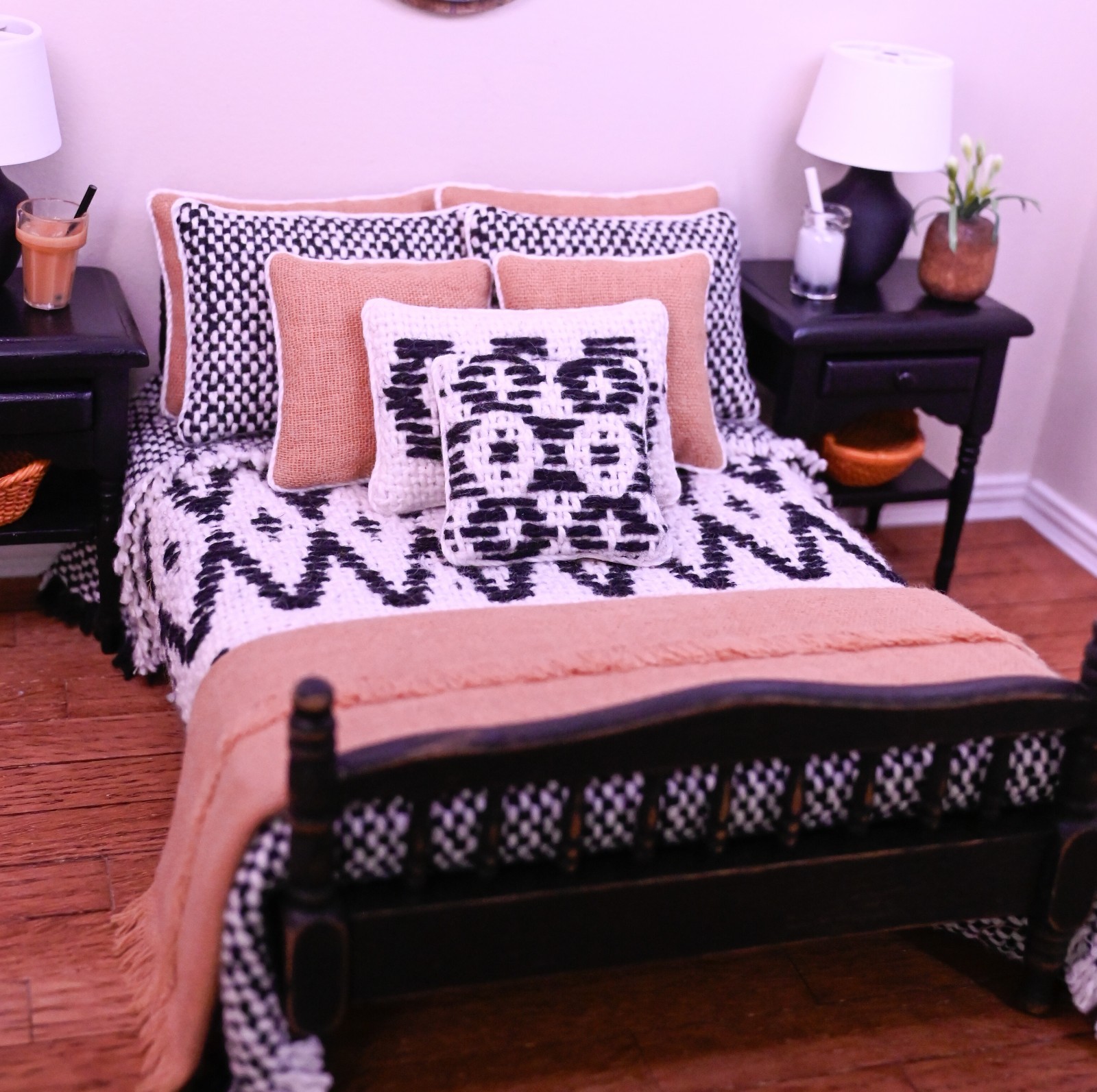 Miniature Dollhouse 1:12 scale black and white neutral Bedding Set for diorama