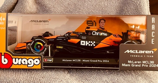 Bburago 2024 Mclaren #81 Oscar Piastri-Miami Grand Prix F1
