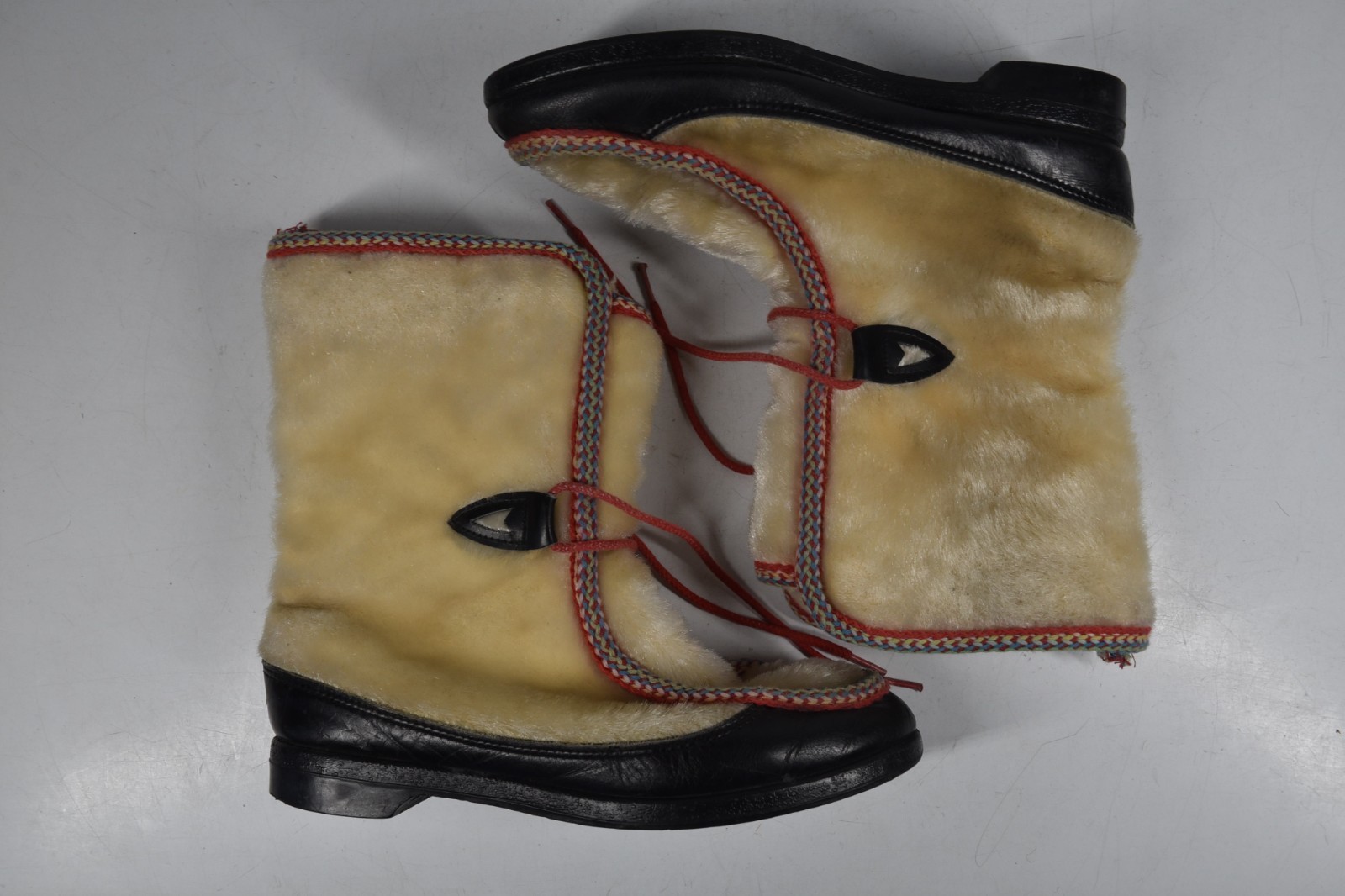 Vintage Yodelers Faux Fur Moccasin Boots Women\'s Size 9 Ski Snow Native Fashion