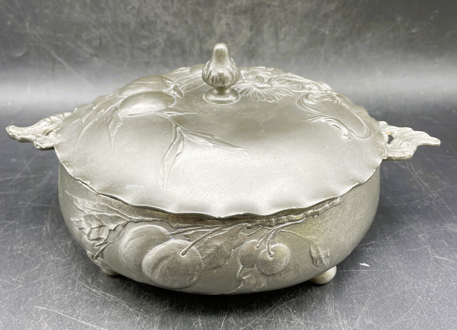 Antique circa 1900 Art Nouveau KAYSERZINN Pewter Tureen Floral & Fruit 4037 Antique circa 1900 Art Nouveau KAYSERZINN Pewter Tureen Floral & Fruit 4037
