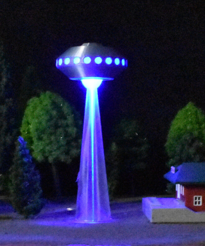 N Z Scale Trains UFO Flying Saucer Space Ship With Abduction Blue Laser Beam N Z Scale Trains UFO Flying Saucer Space Ship With Abduction Blue Laser Beam