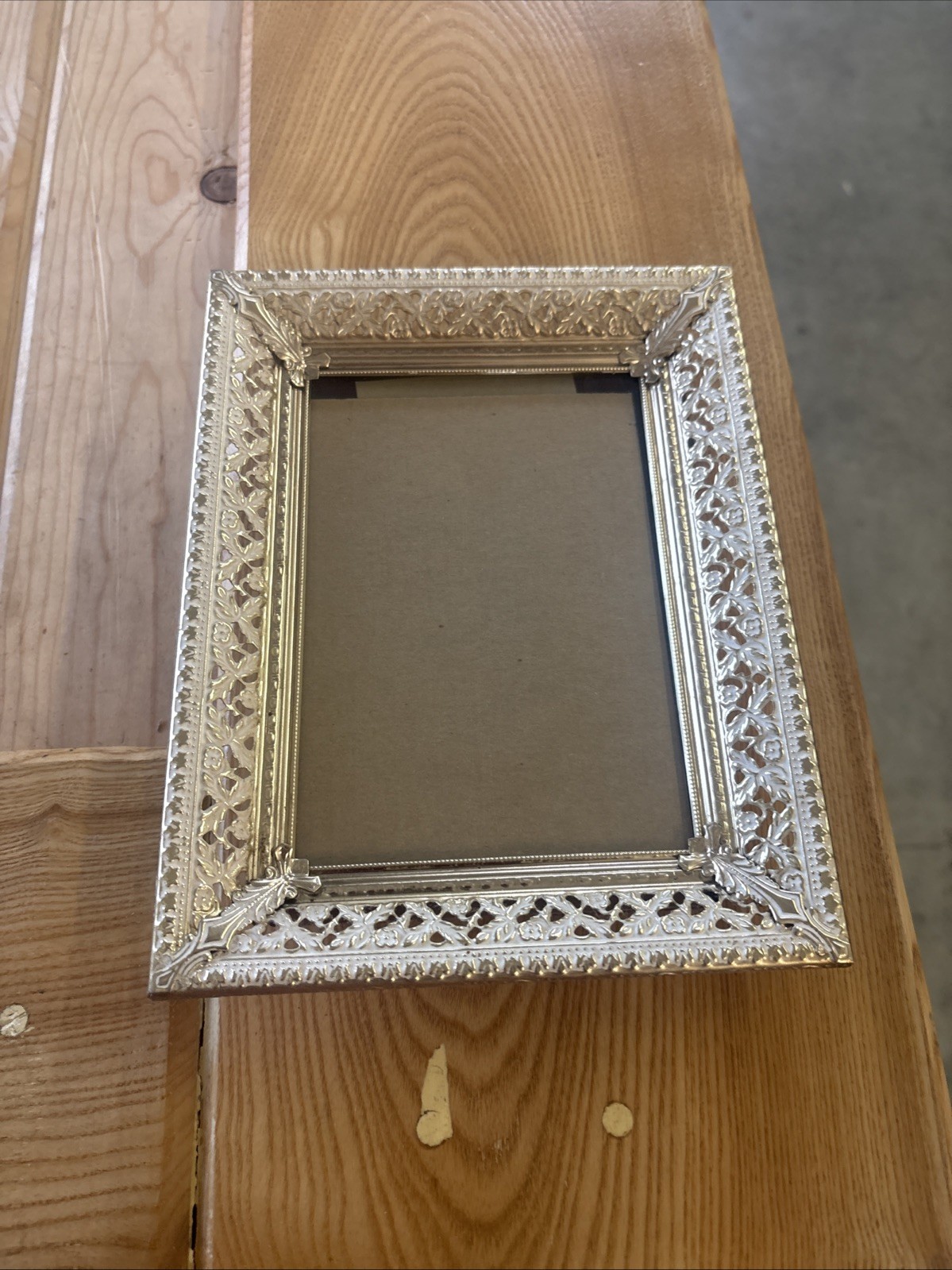 Hollywood Regency Filigree Metal Frame Vintage 🔥🔥🔥 Hollywood Regency Filigree Metal Frame Vintage 🔥🔥🔥