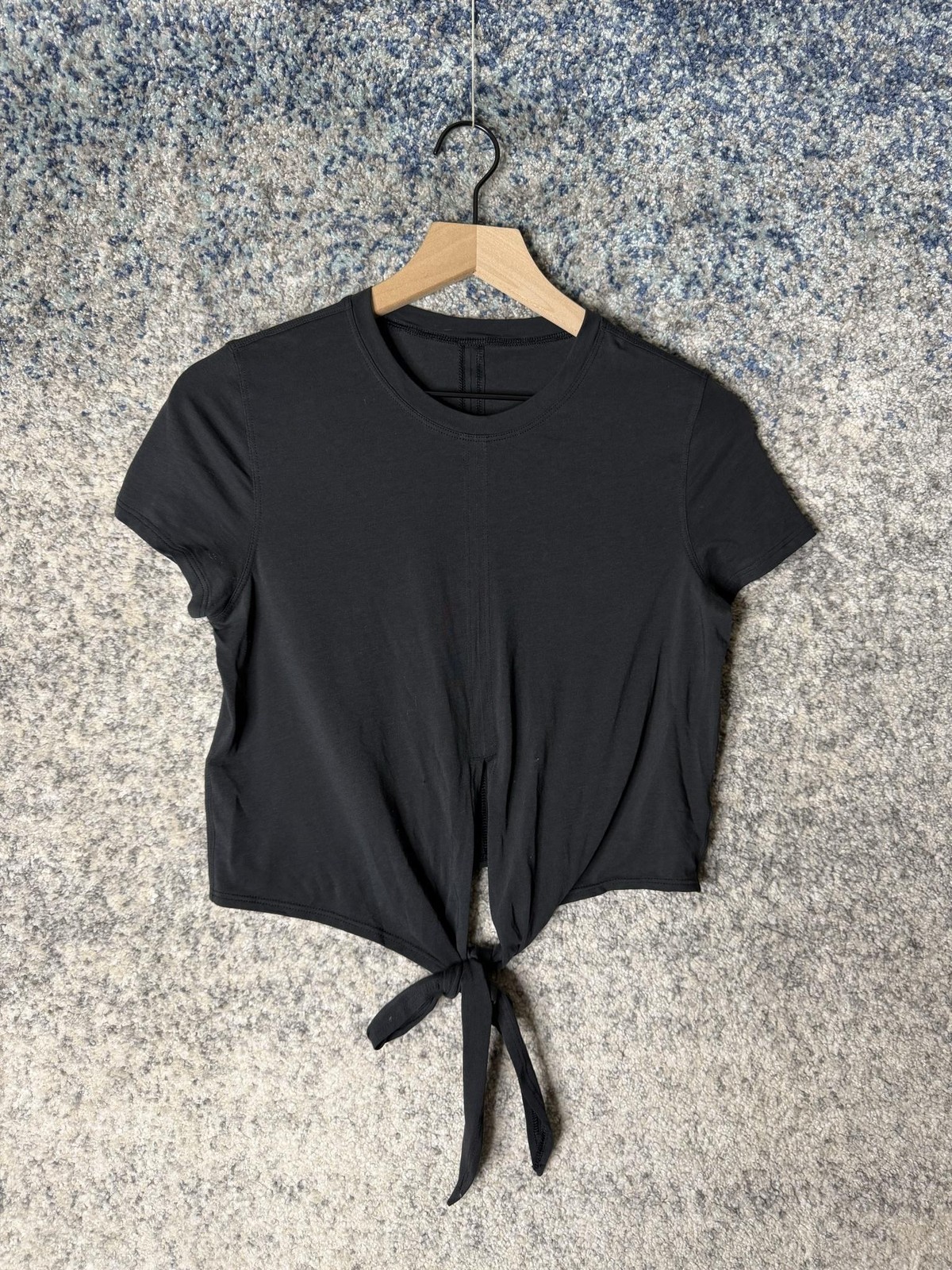 Lululemon T Shirt Womens Medium Black Cropped Tie Front Crew Neck Yoga Athletic