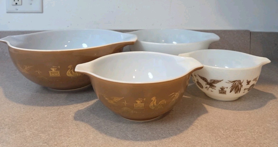 Vintage Pyrex Early American Cinderella Nesting Mixing Bowls # 441-444 Set of 4 Vintage Pyrex Early American Cinderella Nesting Mixing Bowls # 441-444 Set of 4