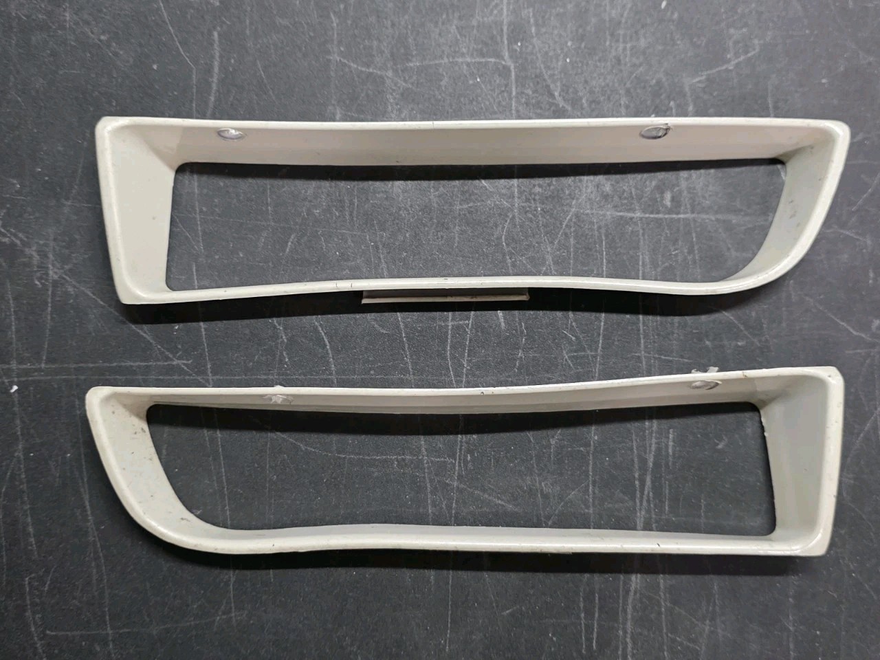03-11 Lincoln Town Car Fog Light Bezels Only Used Rare 03-11 Lincoln Town Car Fog Light Bezels Only Used Rare