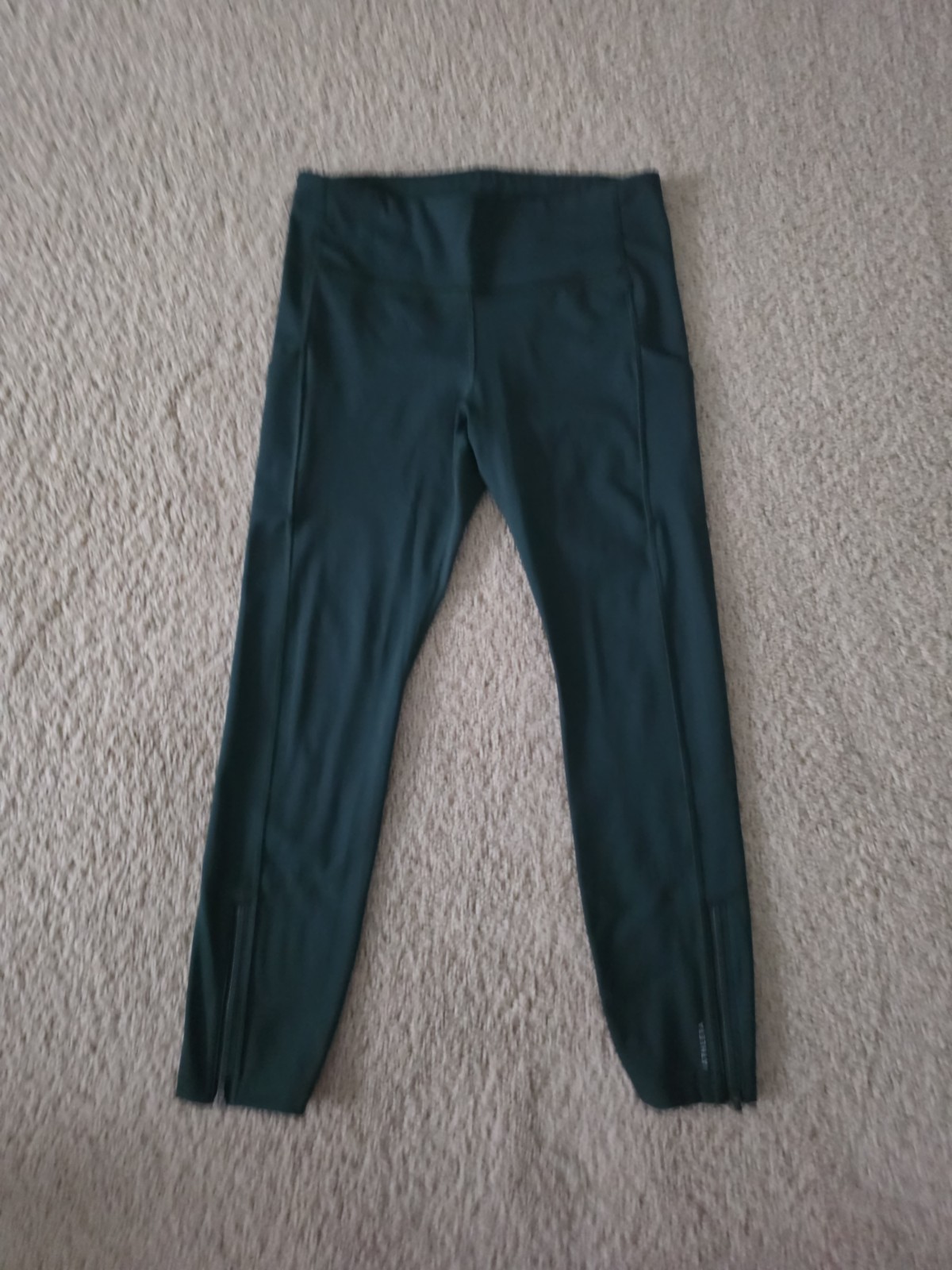 Athleta Ultimate Run 7/8 Dark Green Leggings Size M EUC Athleta Ultimate Run 7/8 Dark Green Leggings Size M EUC