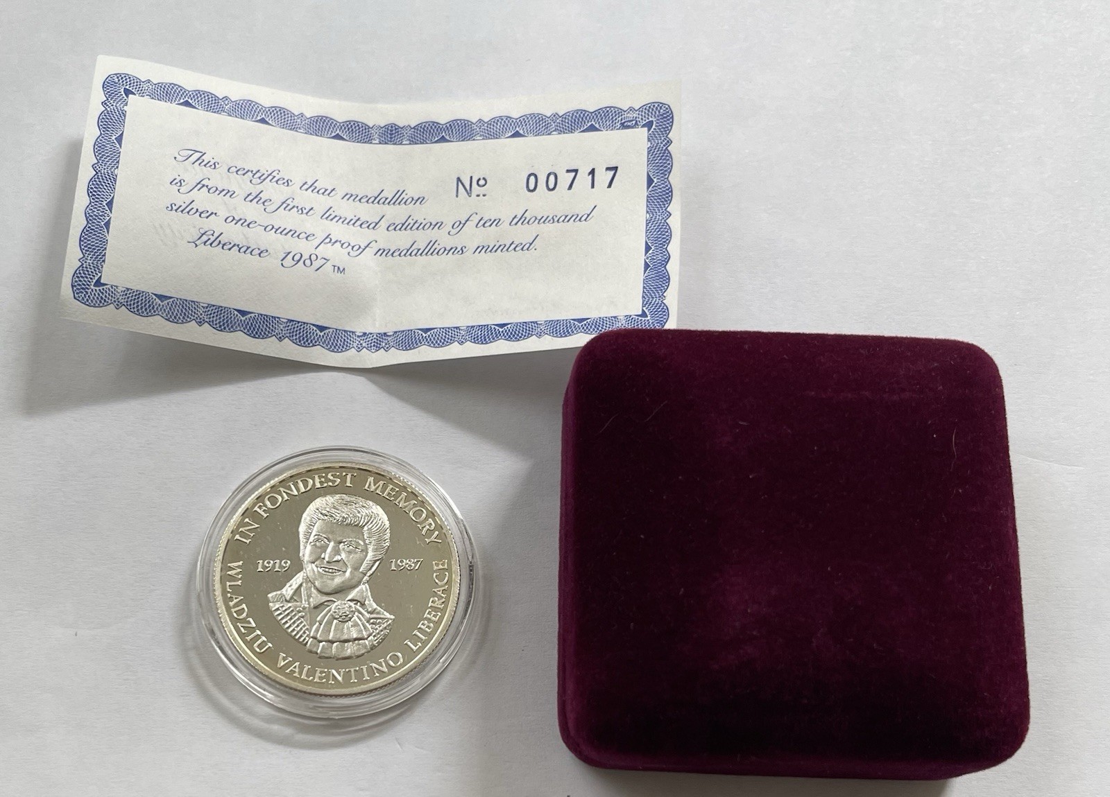 Liberace 1919-1987 1 oz .999 silver With Original Box & Matching COA