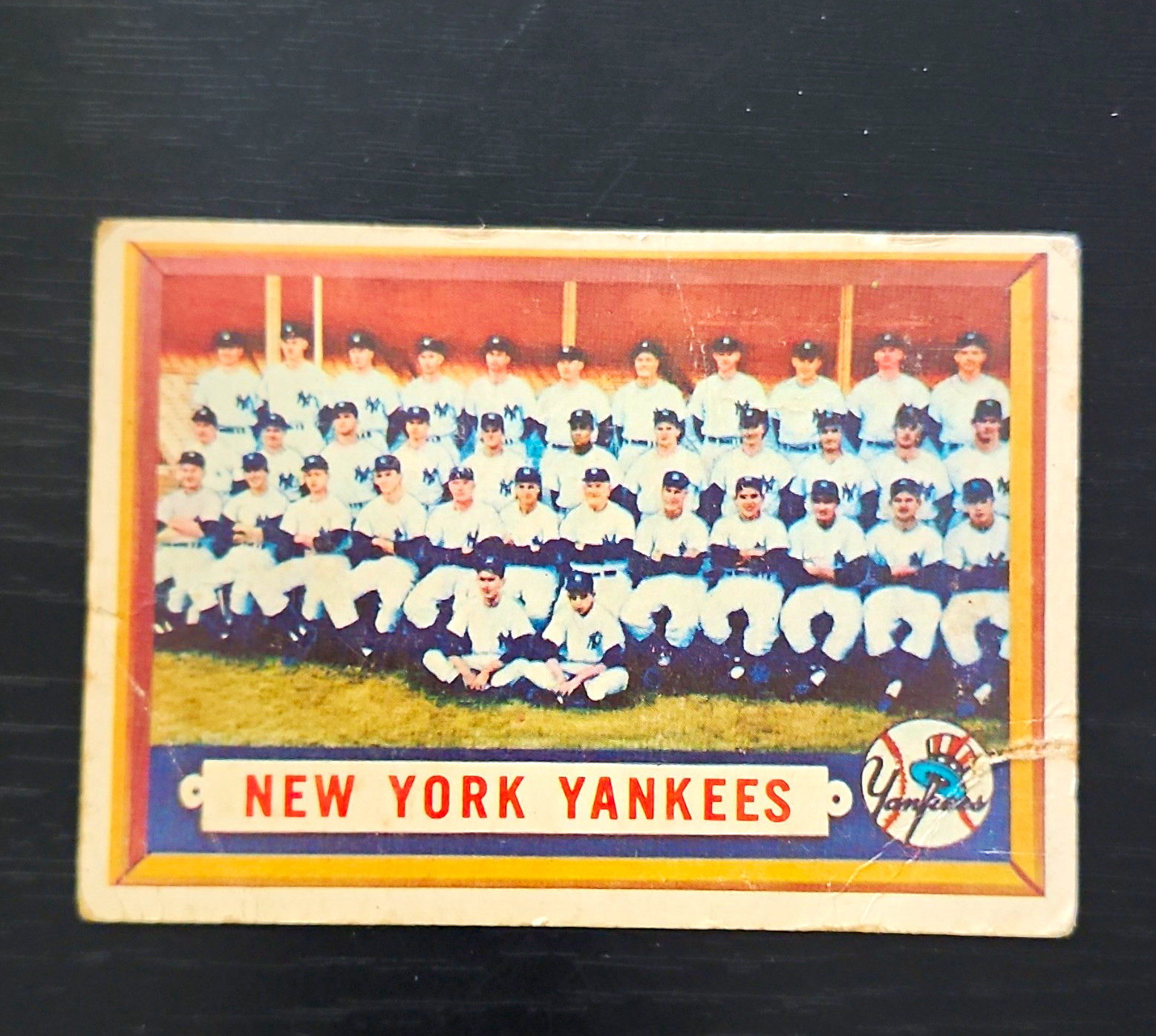Topps 1957 Topps Base Set Team Card #97 New York Yankees Baseball Card
