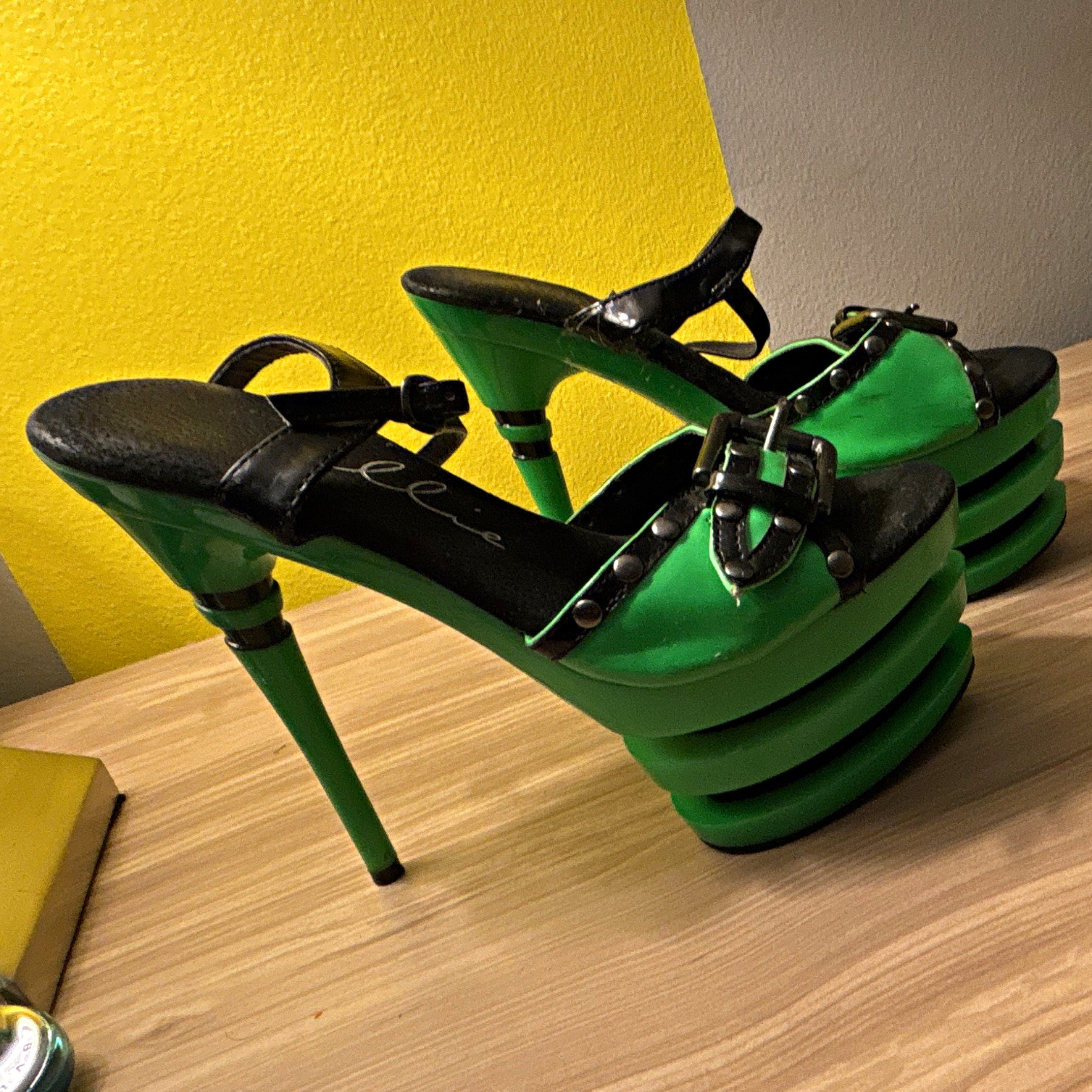 RARE VINTAGE Ellie Shoes  Green Goth Heavy Metal Triple Platform Heels size 8