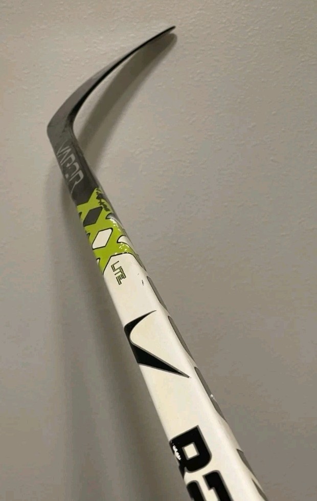 Nike Bauer Vapor XXX Lite Senior Left SR LH Hockey Stick EUC Nike Bauer Vapor XXX Lite Senior Left SR LH Hockey Stick EUC