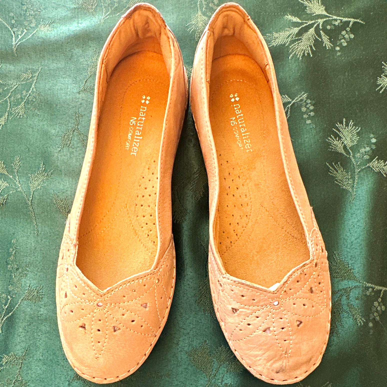Naturalizer N5 Comfort Women’s Beige Leather Ballet Flat Slip-On Round Toe 9W