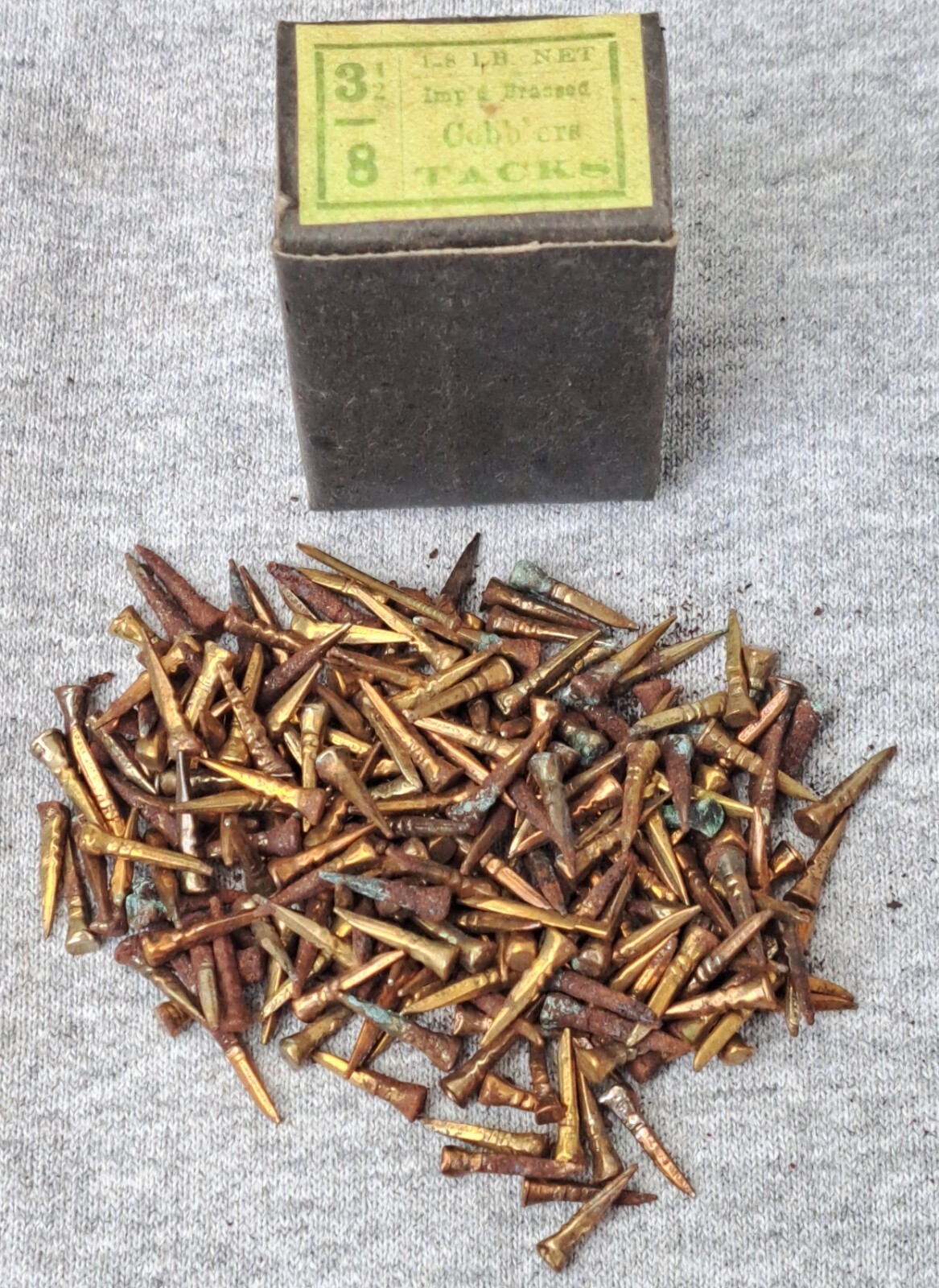 Antique Unbranded Improved Brassed Cobblers Tacks Nails ~ Size 3 1/2 / 8