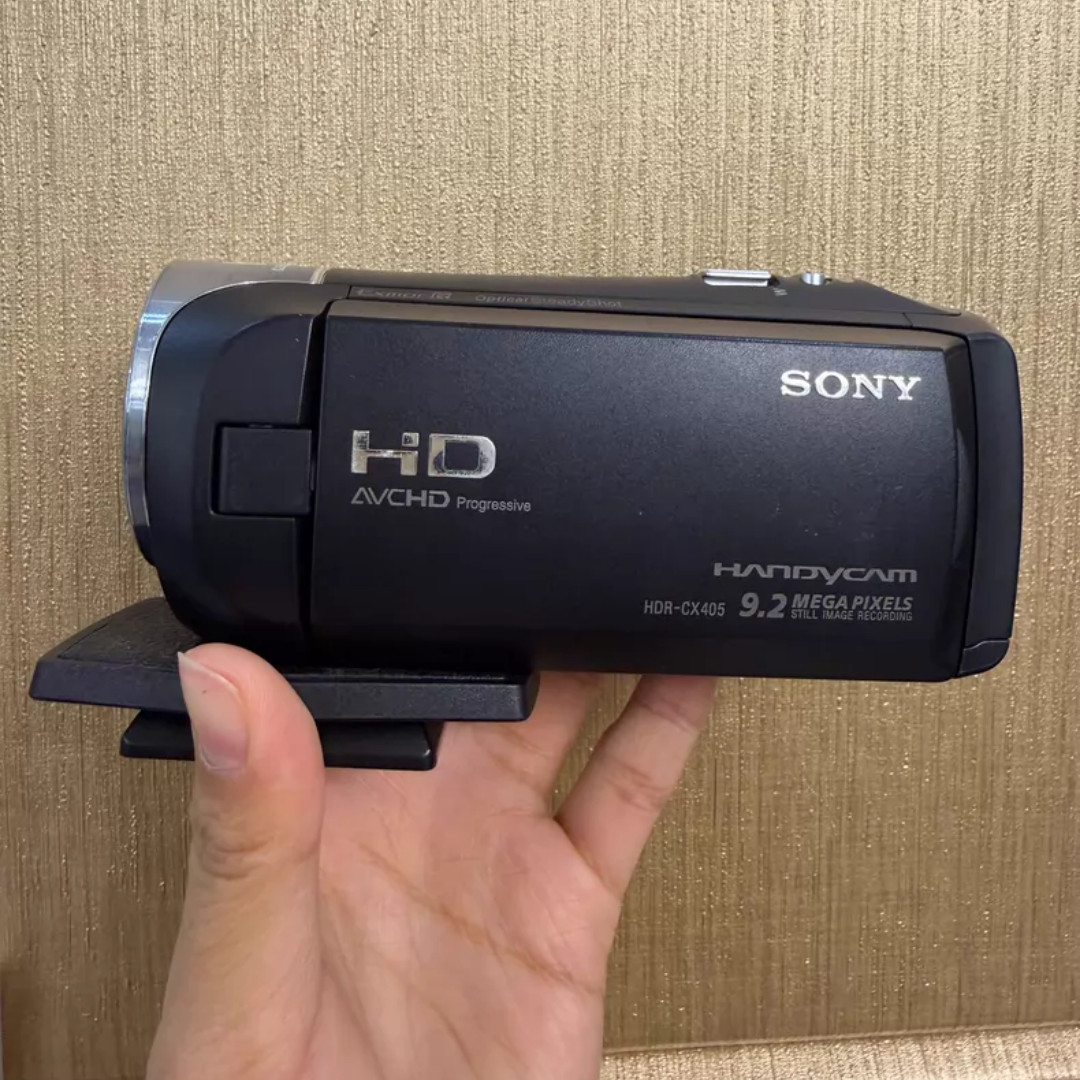 Sony HDR-CX405 Handycam Video Recording Camcorder 30x Zeiss Lens English 90% New Sony HDR-CX405 Handycam Video Recording Camcorder 30x Zeiss Lens English 90% New