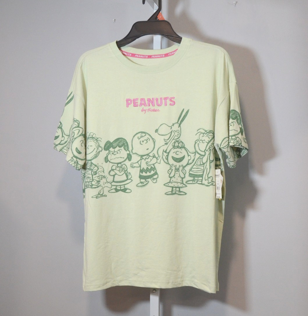 NWT Women\'s Size M Peanuts-licensed T-shirt Green & Pink Accents Short Sleeves