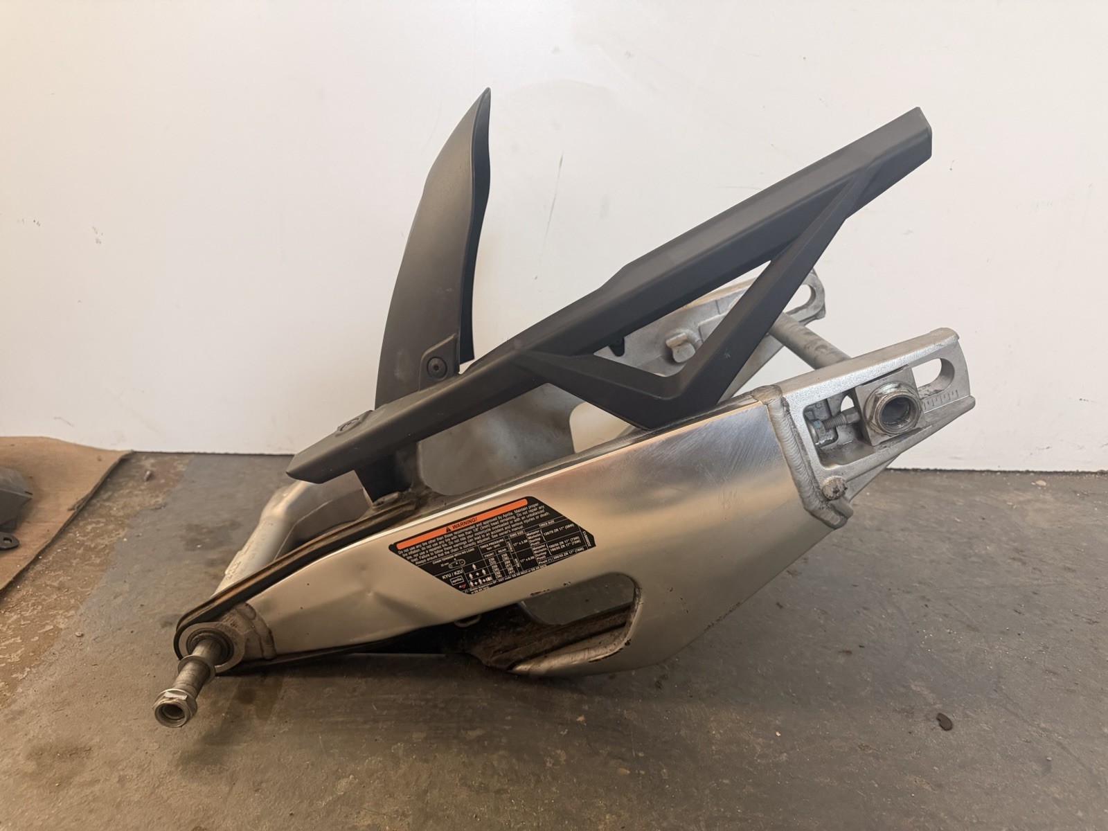 21-26 APRILIA RSV4 1100 FACTORY REAR SWINGARM SWING ARM SUSPENSION OEM