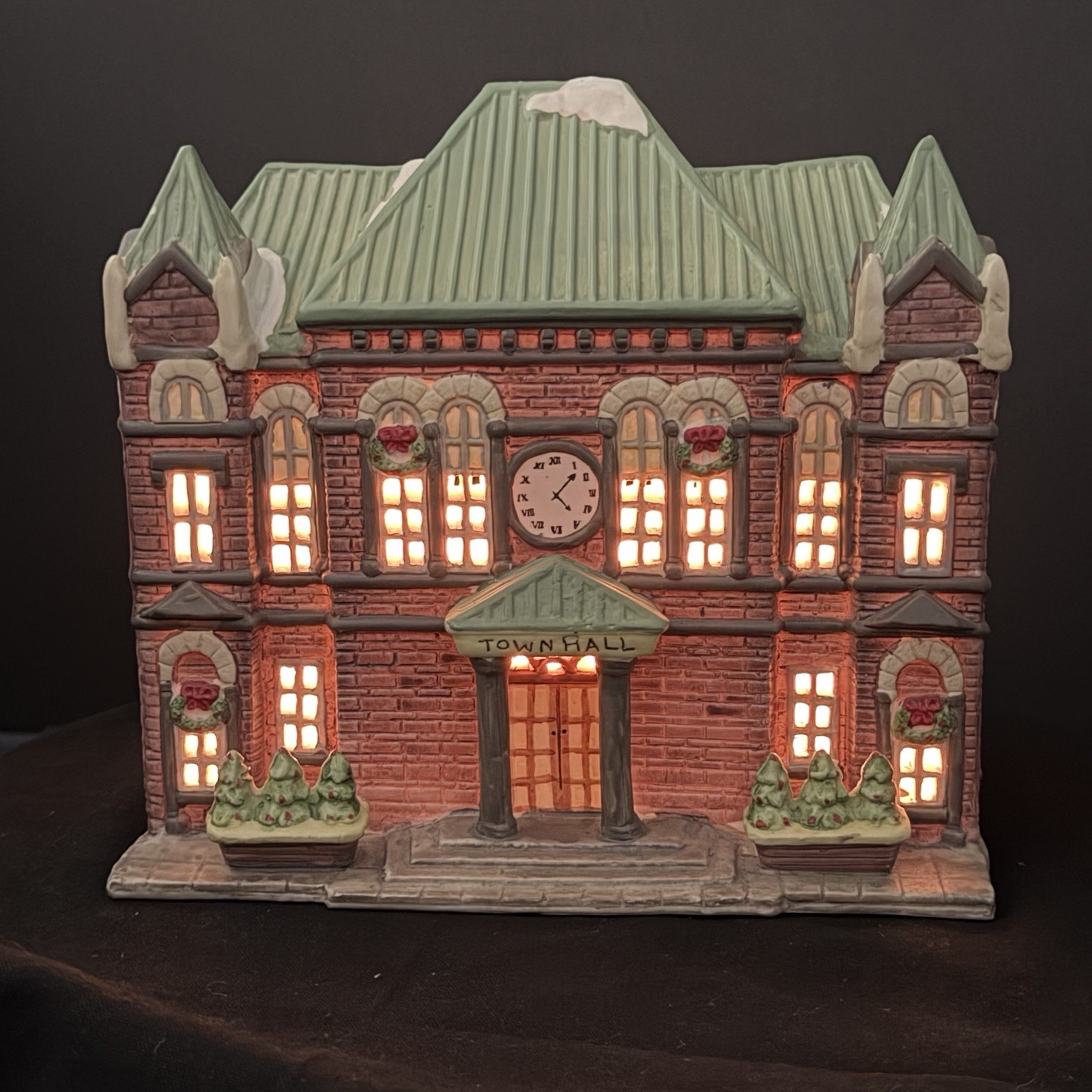 Lemax Dickensvale Collectibles Porcelain Lighted Christmas Village “Town Hall”