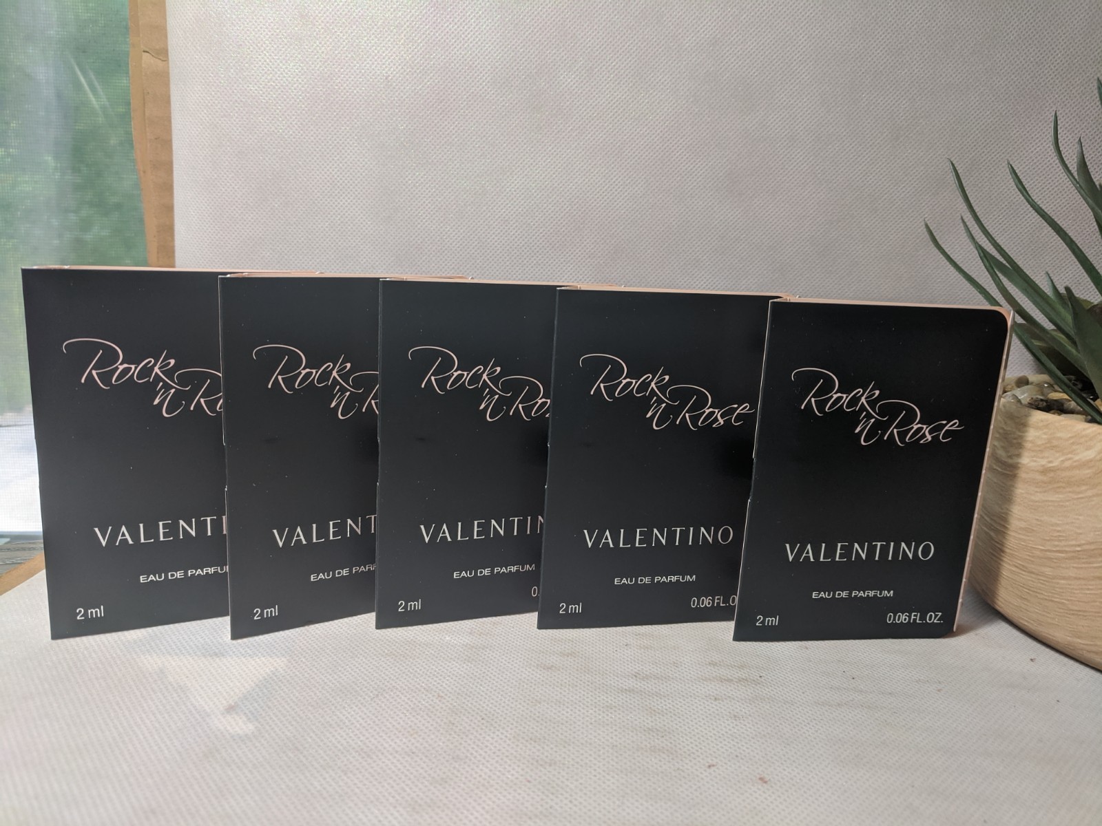 Valentino Rock\'N Rose EDP Samples Lot of 4. 5 x 2 ml = 10 ml Total Valentino Rock\'N Rose EDP Samples Lot of 4. 5 x 2 ml = 10 ml Total