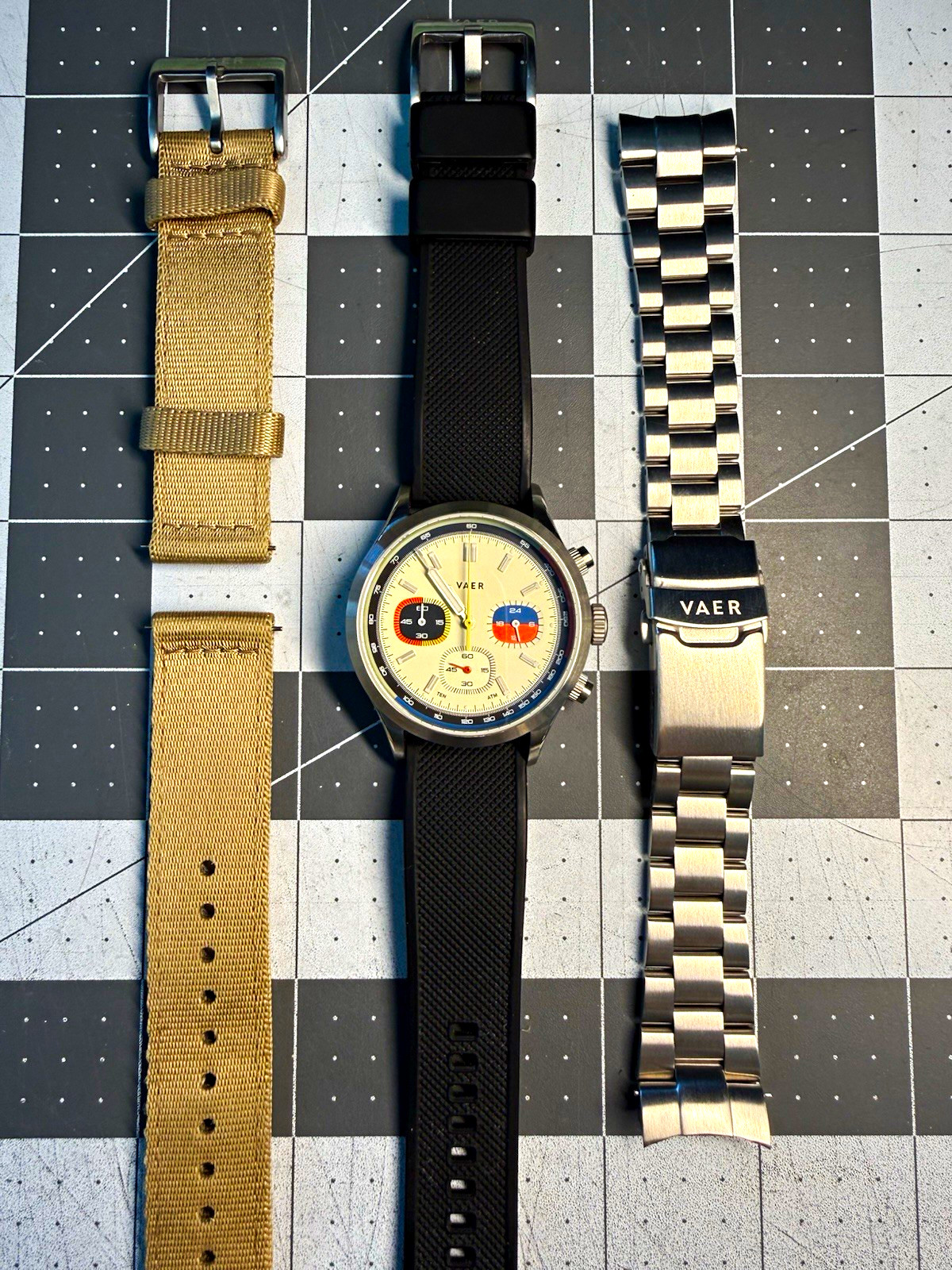 VAER RS1-CRM40 Rally Chronograph Cream 40mm Quartz Oyster Bracelet + 2 Straps VAER RS1-CRM40 Rally Chronograph Cream 40mm Quartz Oyster Bracelet + 2 Straps