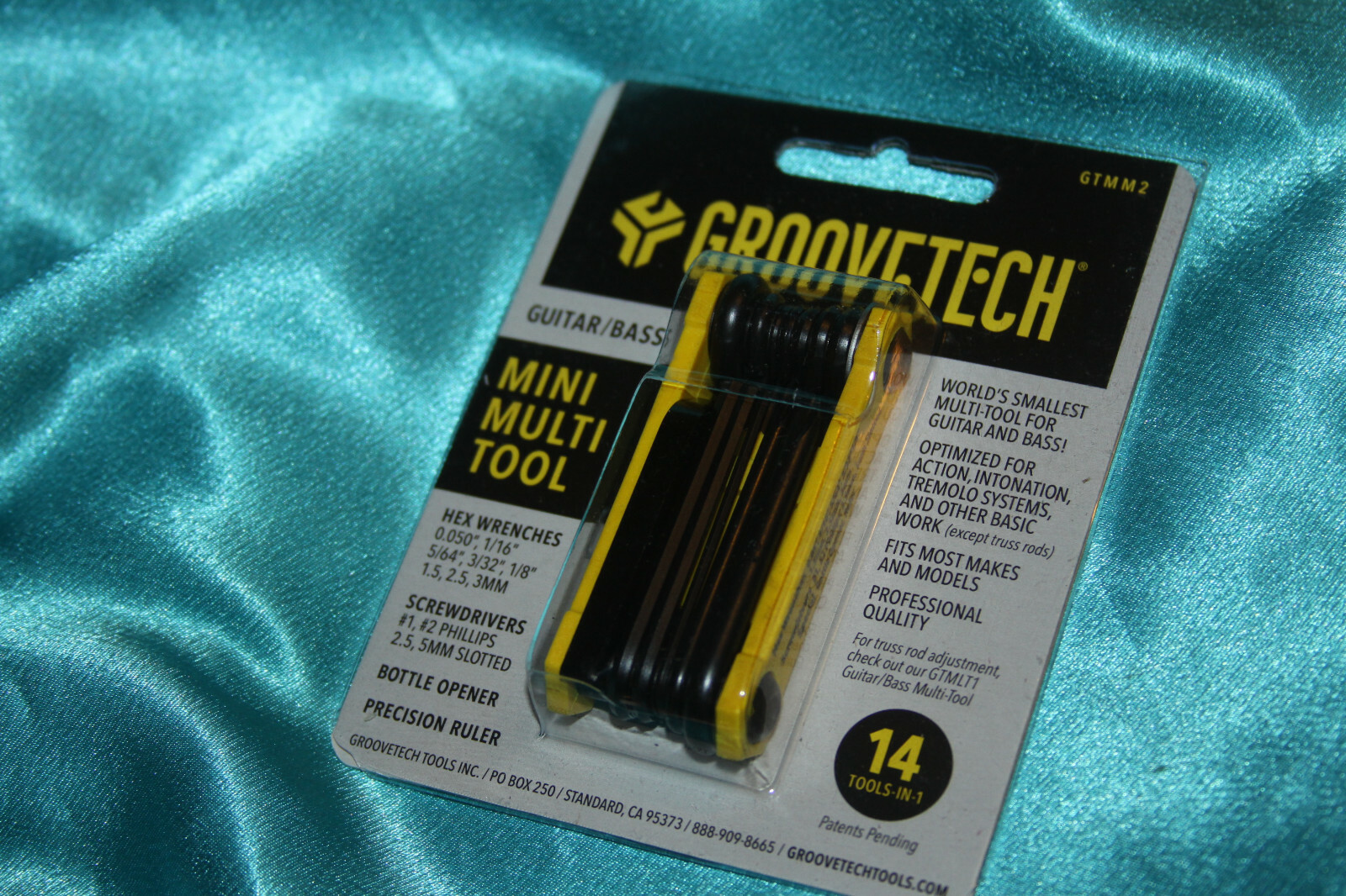 Groovetech Mini Guitar/Bass Multi-Tool, 14 Tools in 1, USA & Metric Sizes, GTMM2 Groovetech Mini Guitar/Bass Multi-Tool, 14 Tools in 1, USA & Metric Sizes, GTMM2