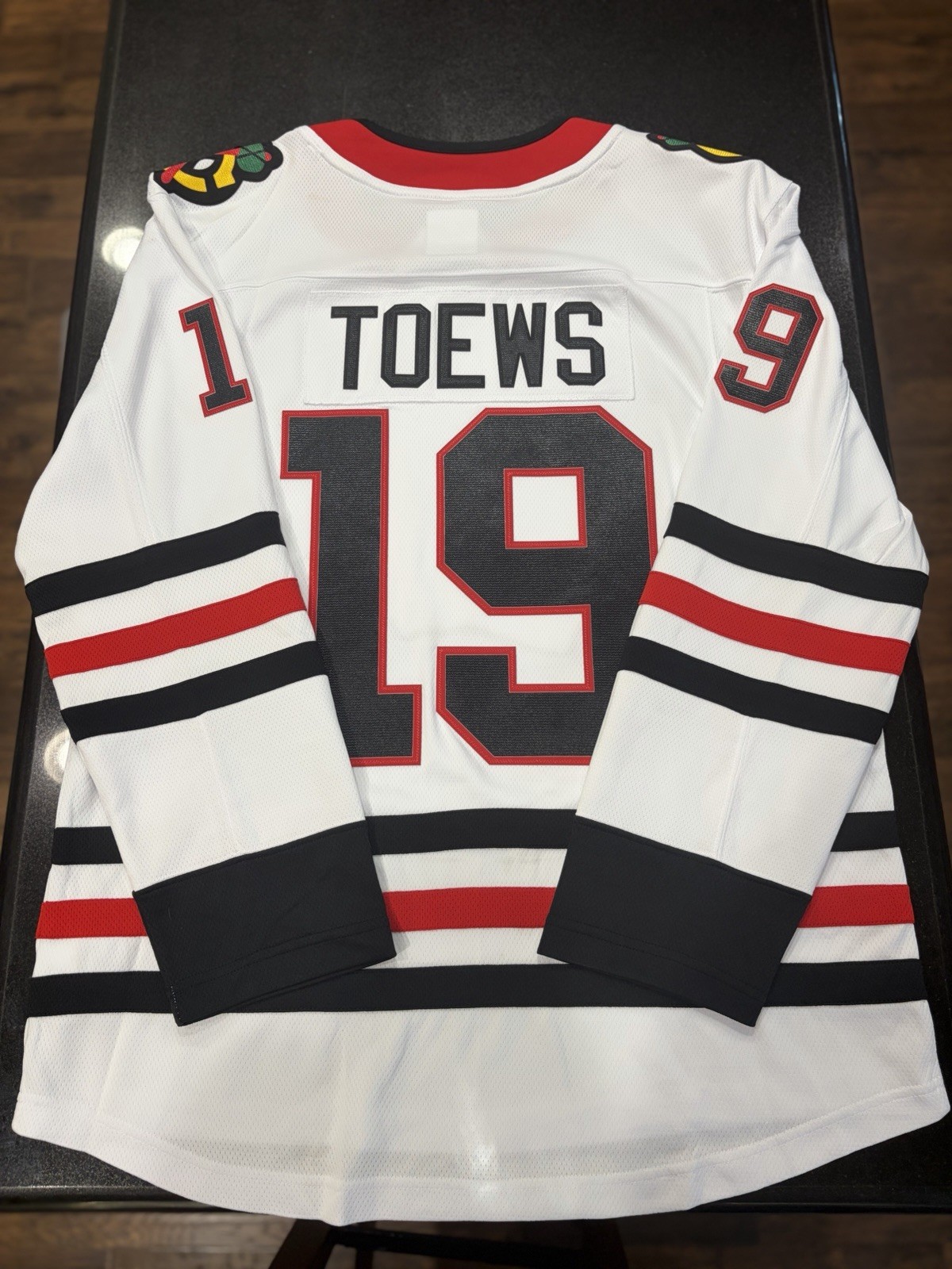 Fanatics Chicago Blackhawks Jonathan Toews #19 NHL Hockey Jersey White M Fanatics Chicago Blackhawks Jonathan Toews #19 NHL Hockey Jersey White M